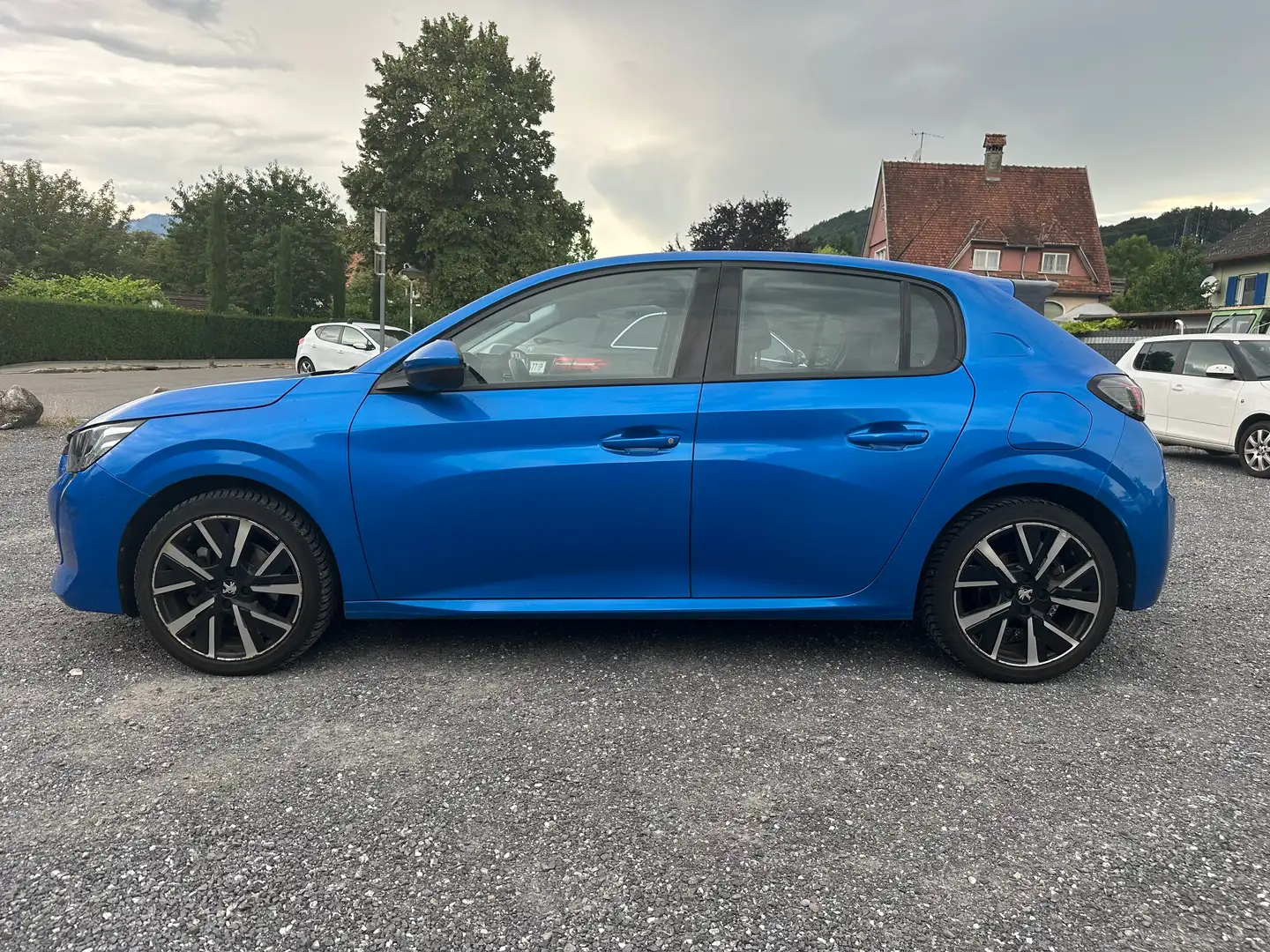 Peugeot 208 PureTech 100 Active Automatik Getriebe Blau - 1