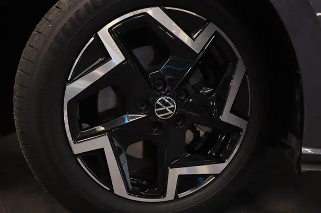 Volkswagen Polo view 4