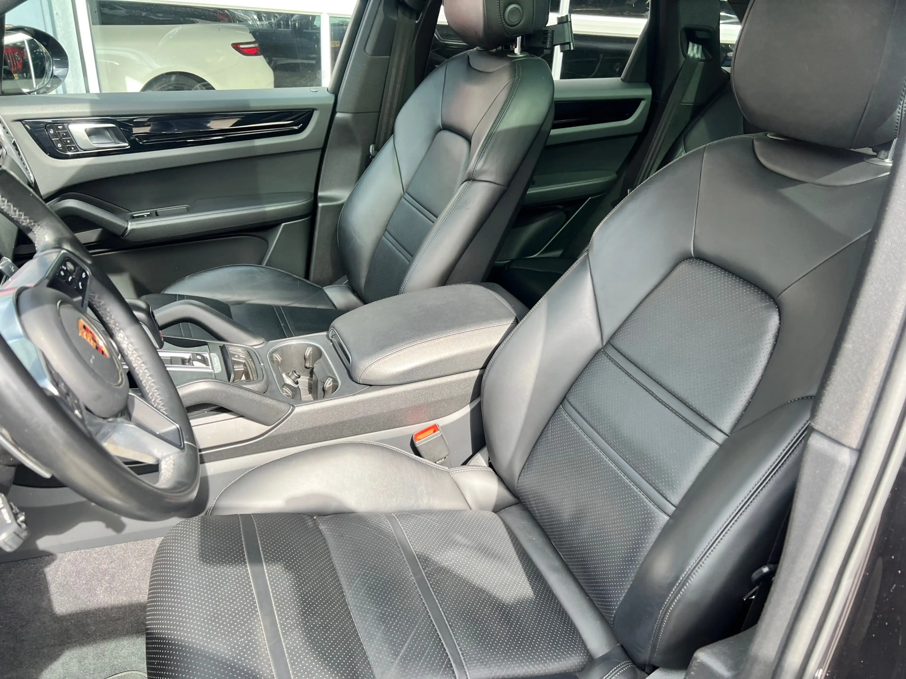 Porsche Cayenne 3.0 E-Hybrid — photo 12