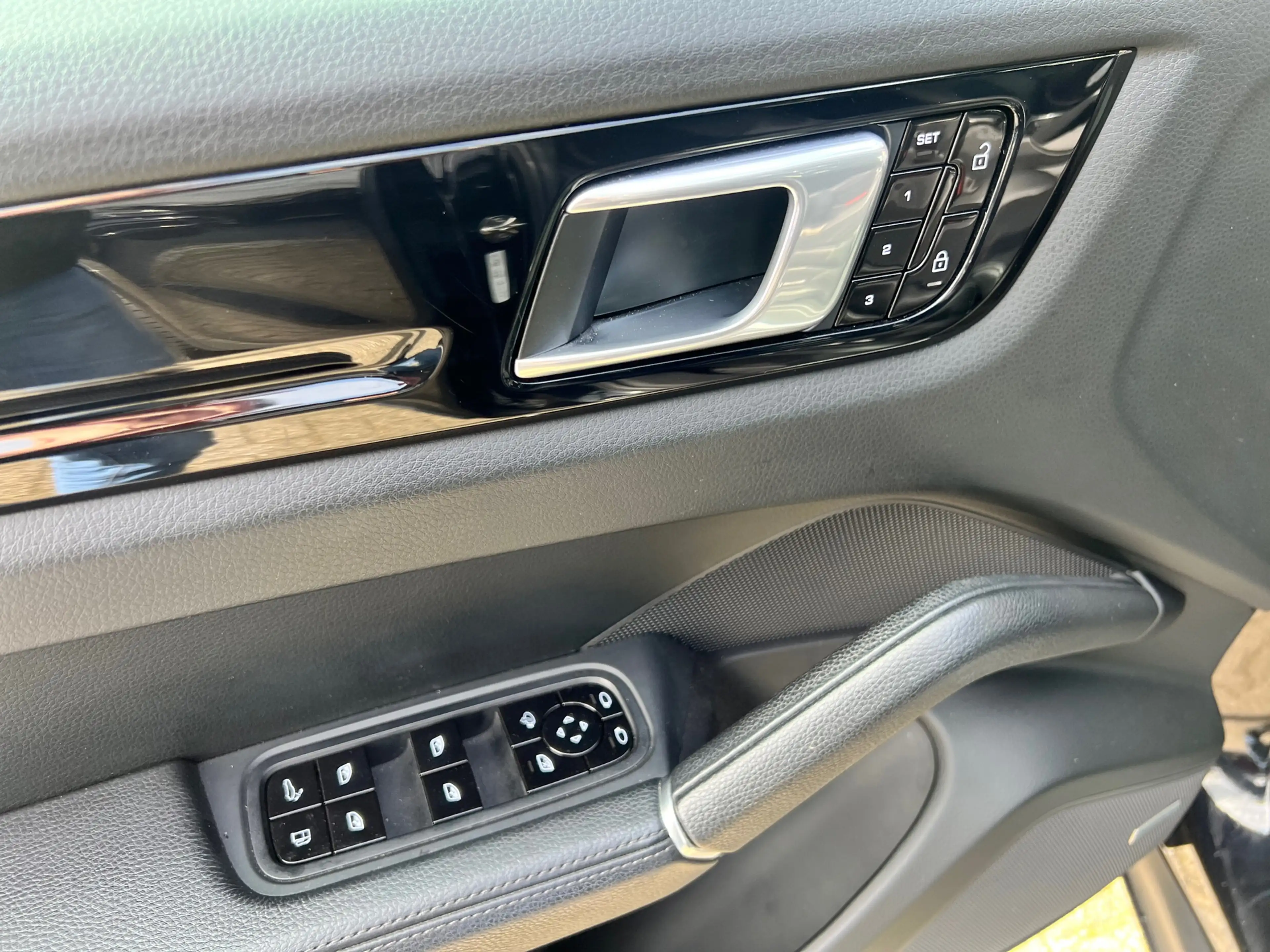 Porsche Cayenne 3.0 E-Hybrid — photo 13
