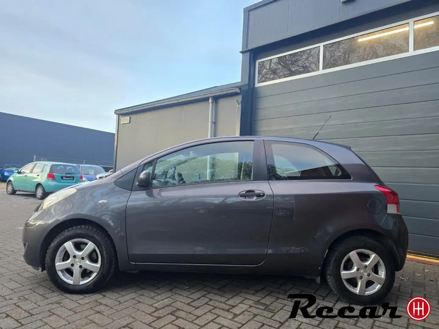Toyota Yaris 1.0 VVTi Acces/Nieuwe Apk+Beurt /Aux Grijs - 2