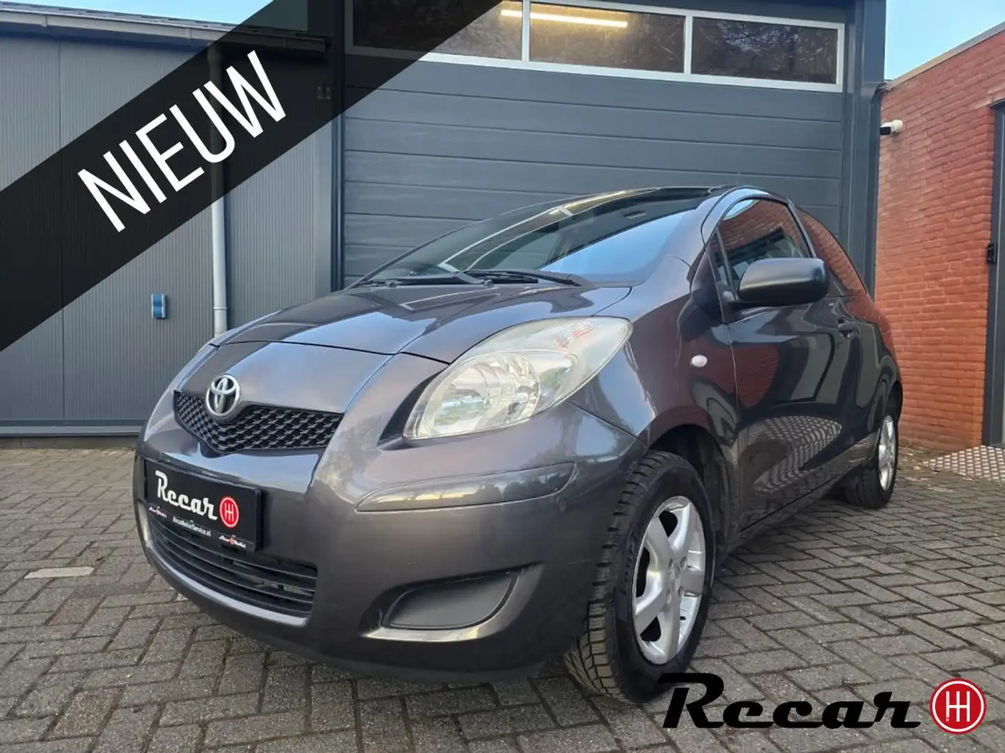 Toyota Yaris 1.0 VVTi Acces/Nieuwe Apk+Beurt /Aux Grijs - 1