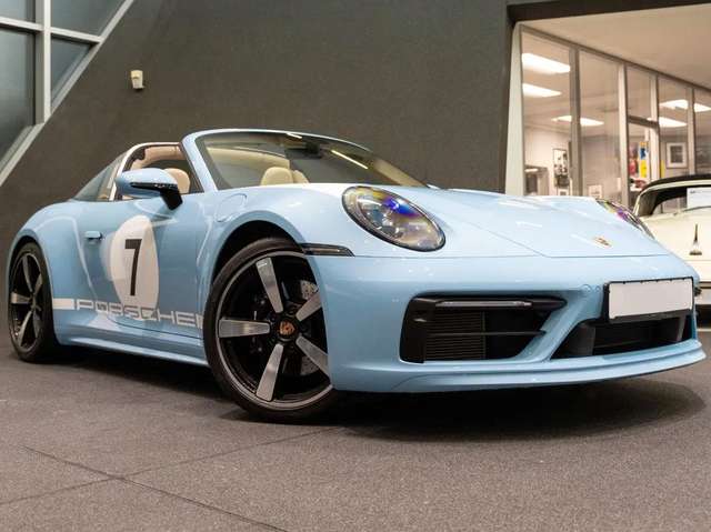 Imagine Porsche 992 Targa Heritage 240.000€ net, 1 of 3 in Gulf Blue