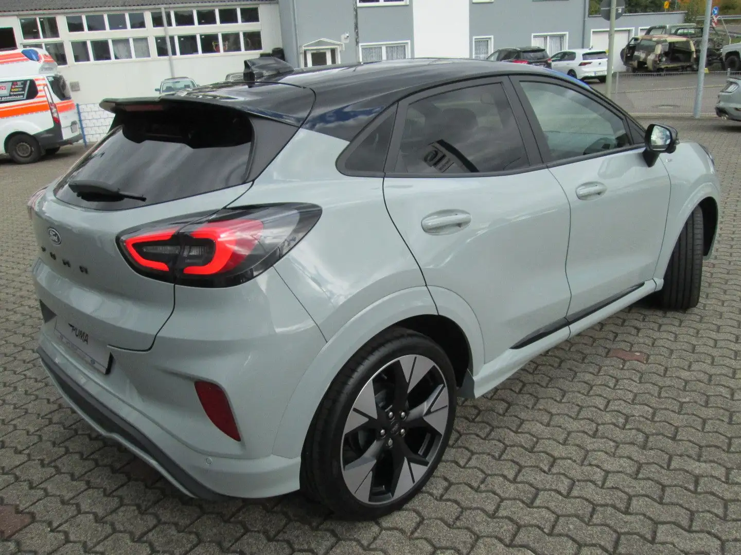 Ford Puma 1,0 EcoBoost Hybrid 92kW ST-Line X Auto Grau - 2