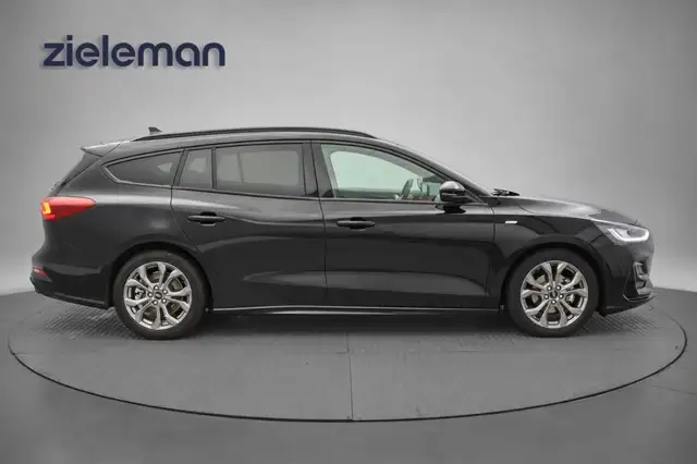 Ford Focus view 15