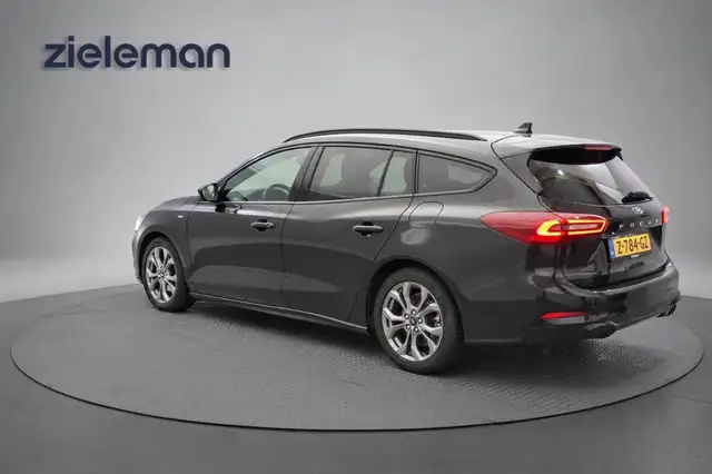 Ford Focus view 3