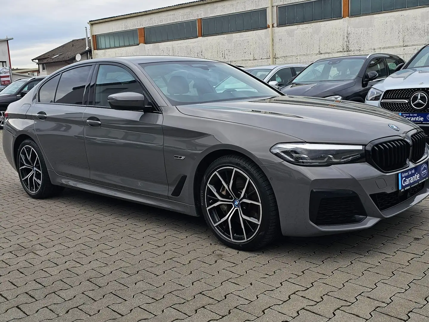 BMW 545 545 e xDrive M Sport Gris - 1