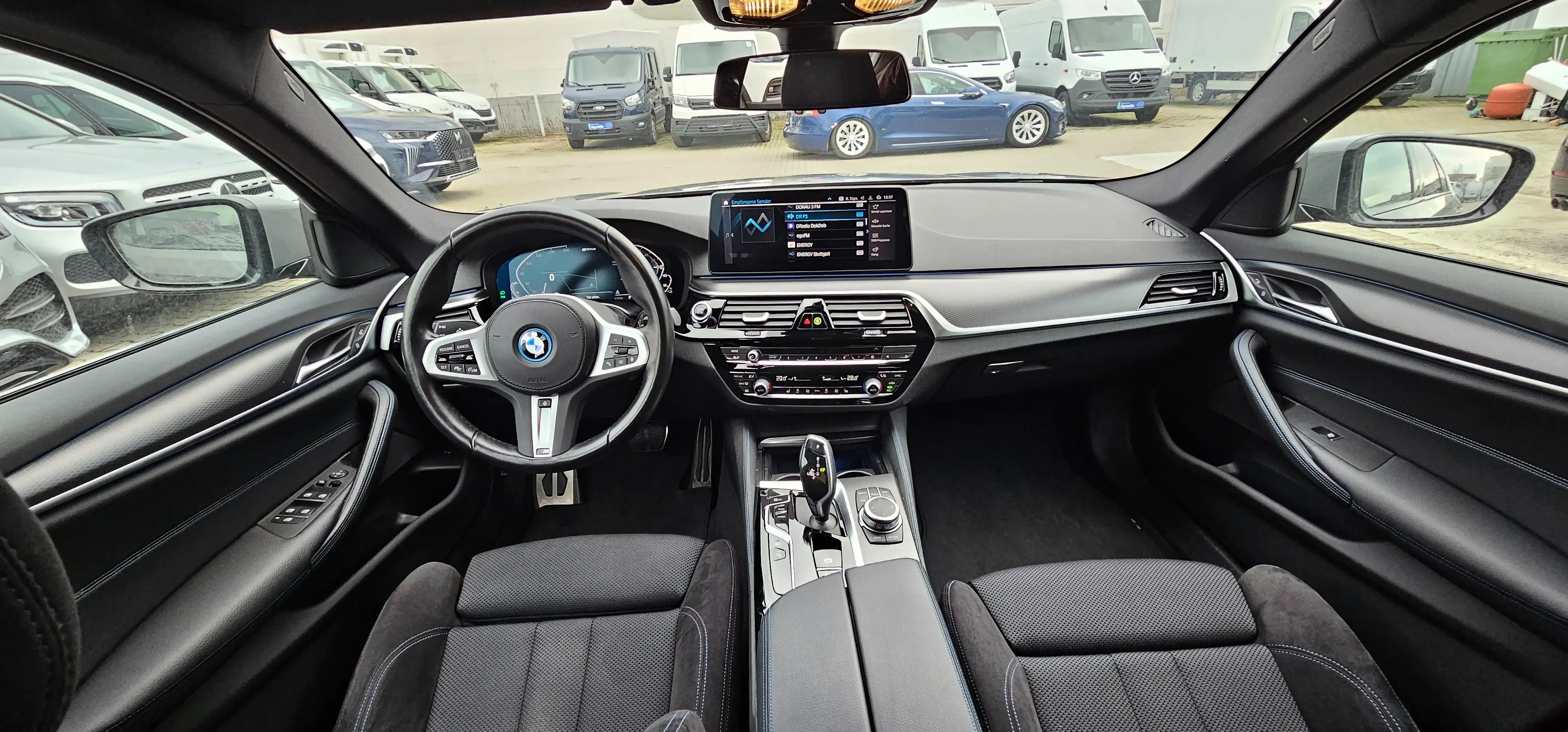 BMW 545 545 e xDrive M Sport — photo 10