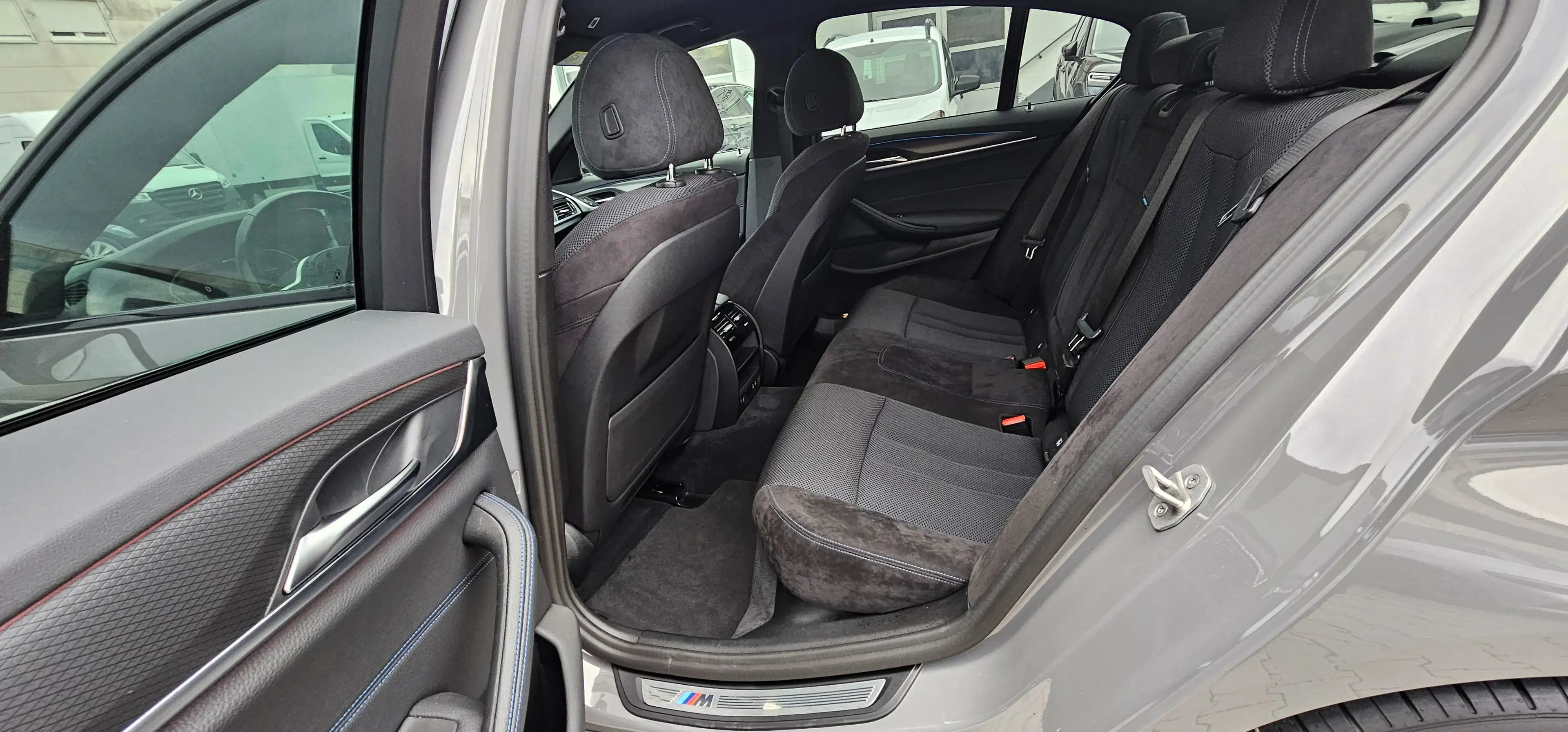 BMW 545 545 e xDrive M Sport — photo 13