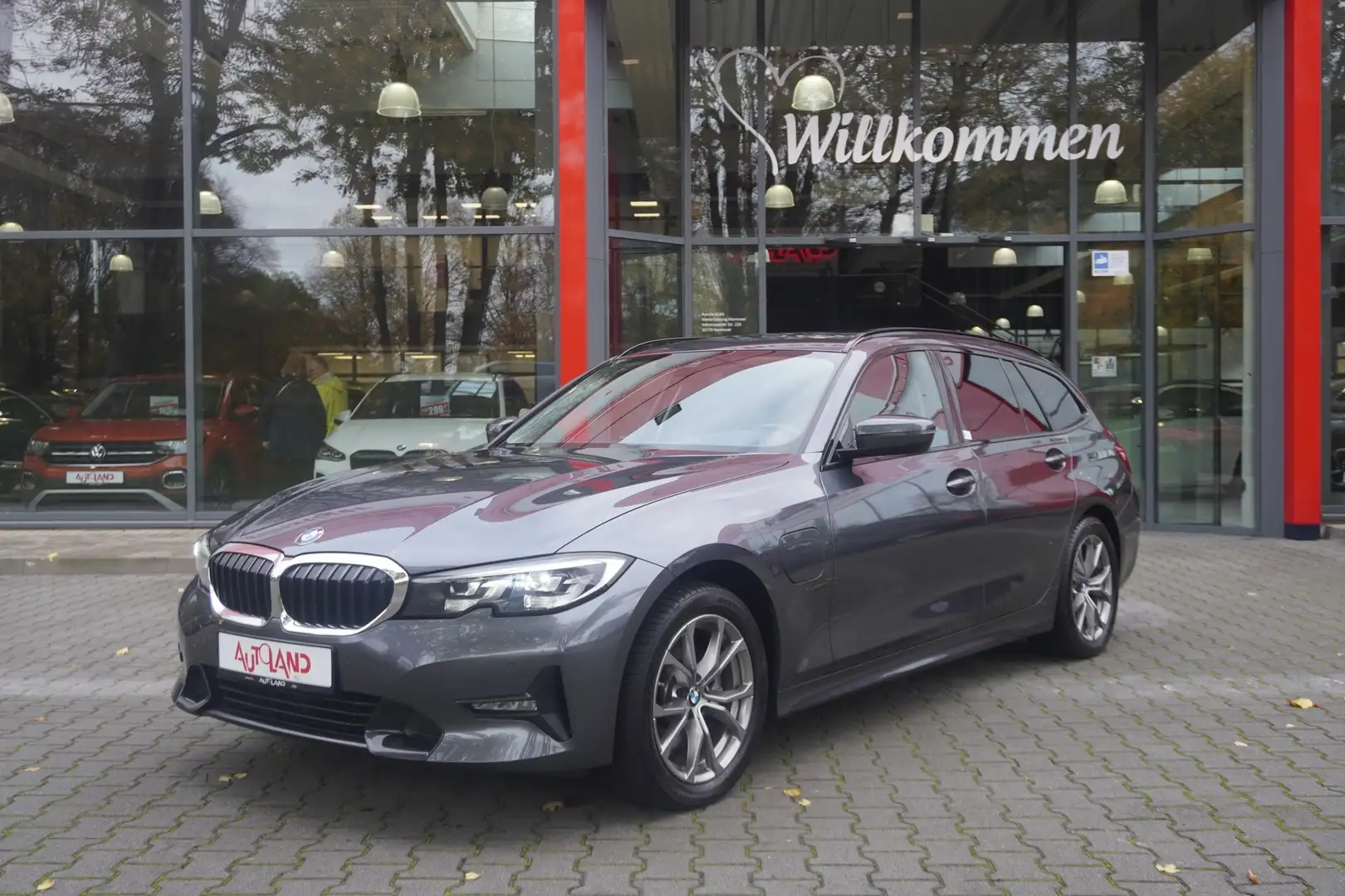 BMW 320 320e xDrive Sport Line LED AHK Navi Teilleder Gris - 2