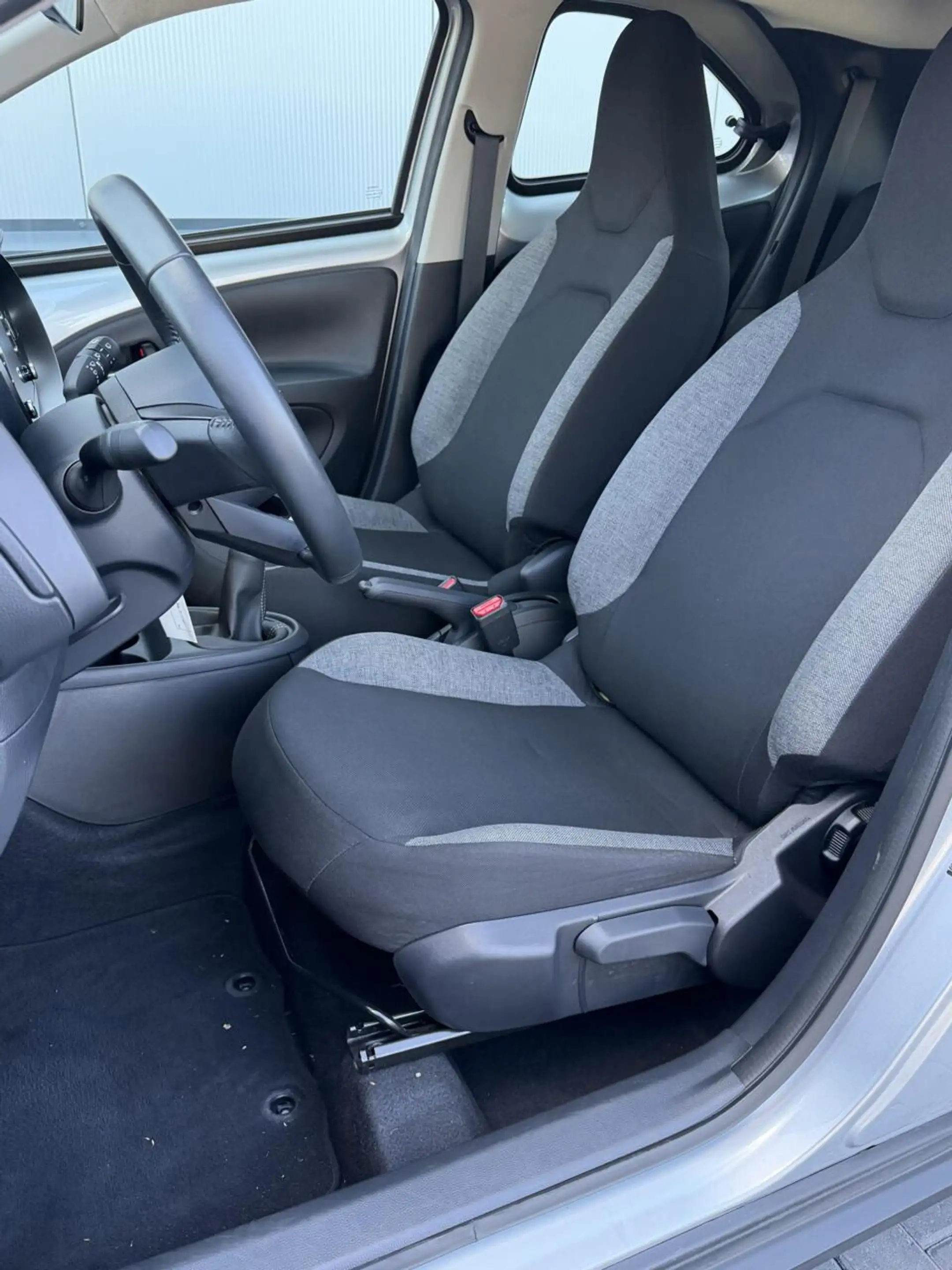 Toyota Aygo X 1.0 VVT-i MT Play — photo 12
