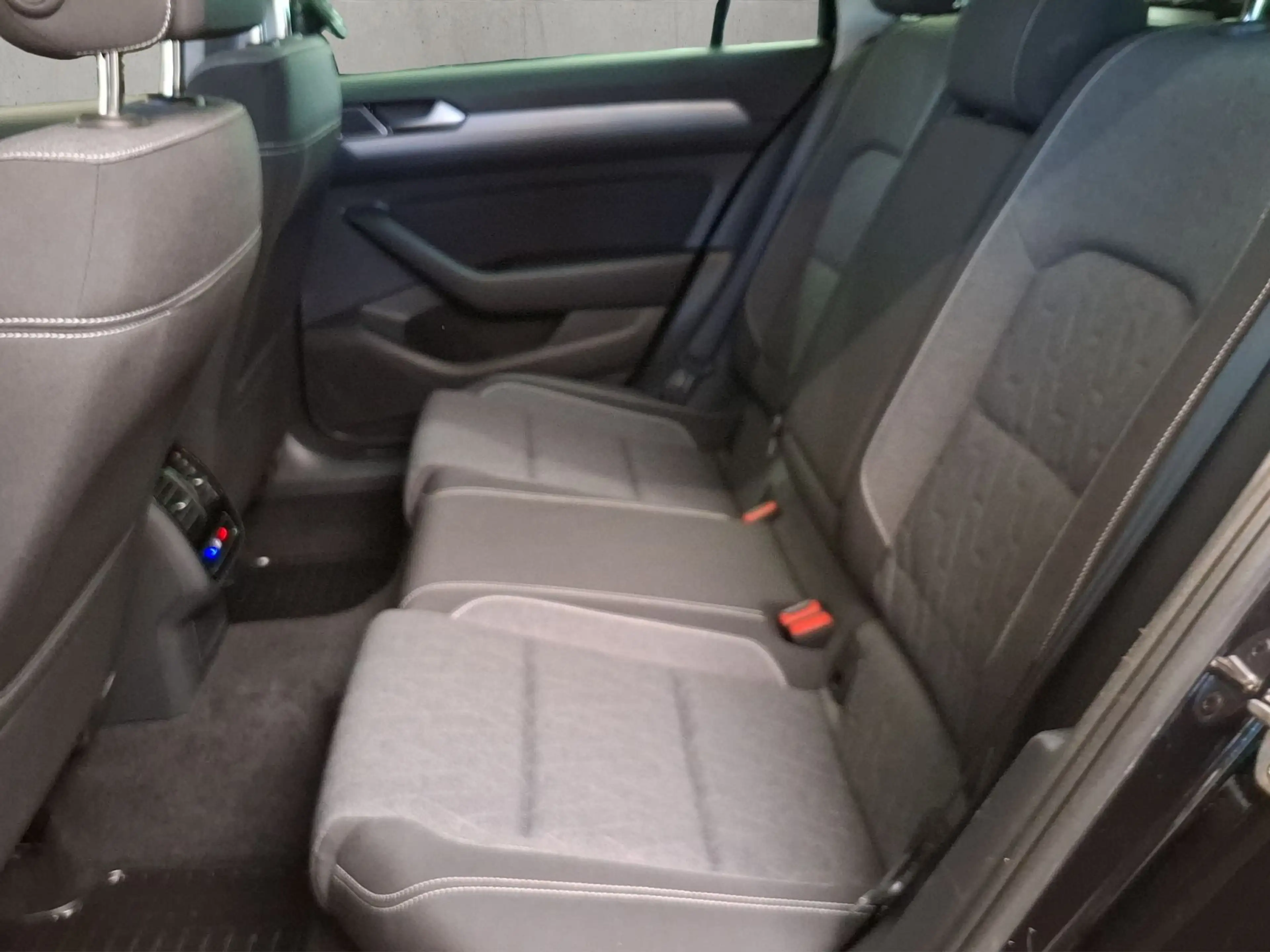 Volkswagen Passat Variant Business 1.5 TSI OPF 7-Gang DSG — photo 13