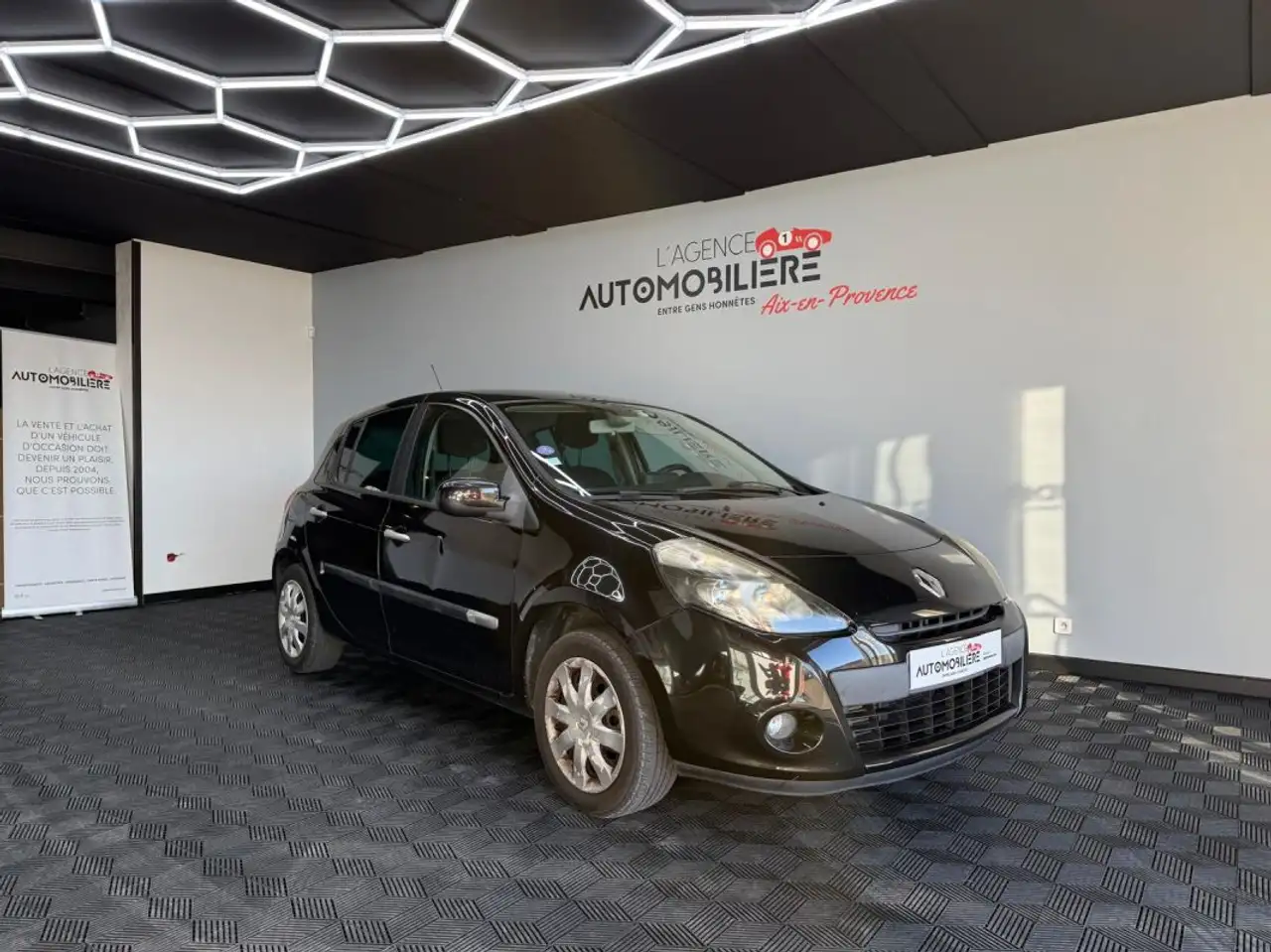 Renault Clio III 5 portes - 1.2i Turbo 103 CV