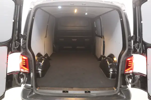 Volkswagen Transporter view 3
