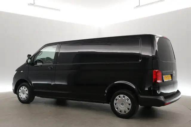Volkswagen Transporter view 4
