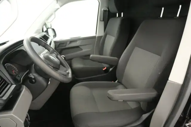 Volkswagen Transporter view 9