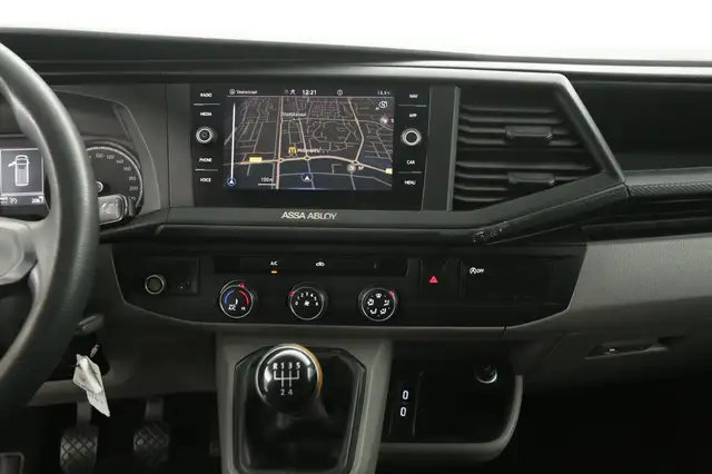 Volkswagen Transporter view 11
