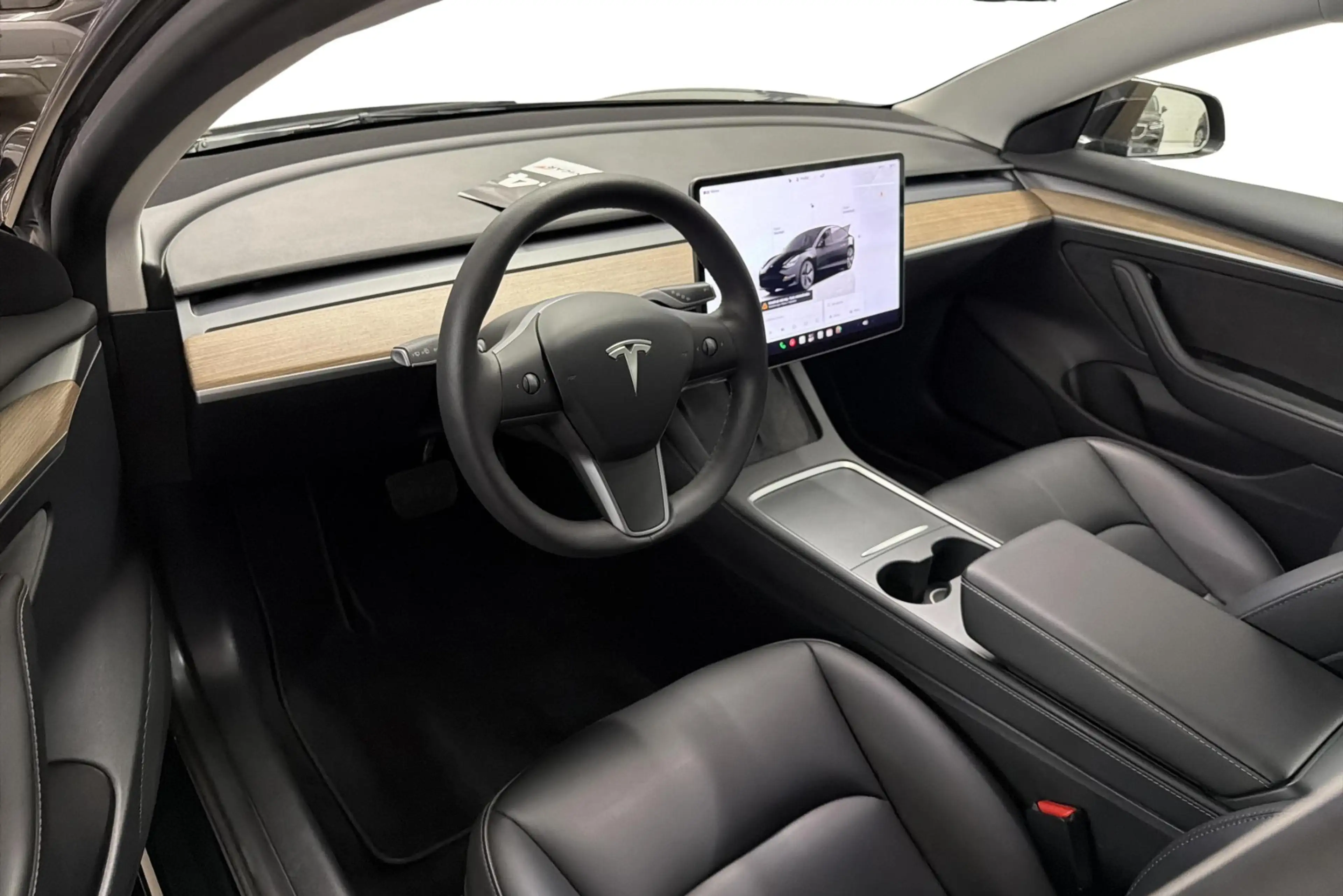 Tesla Model 3 Standard RWD Plus — photo 11