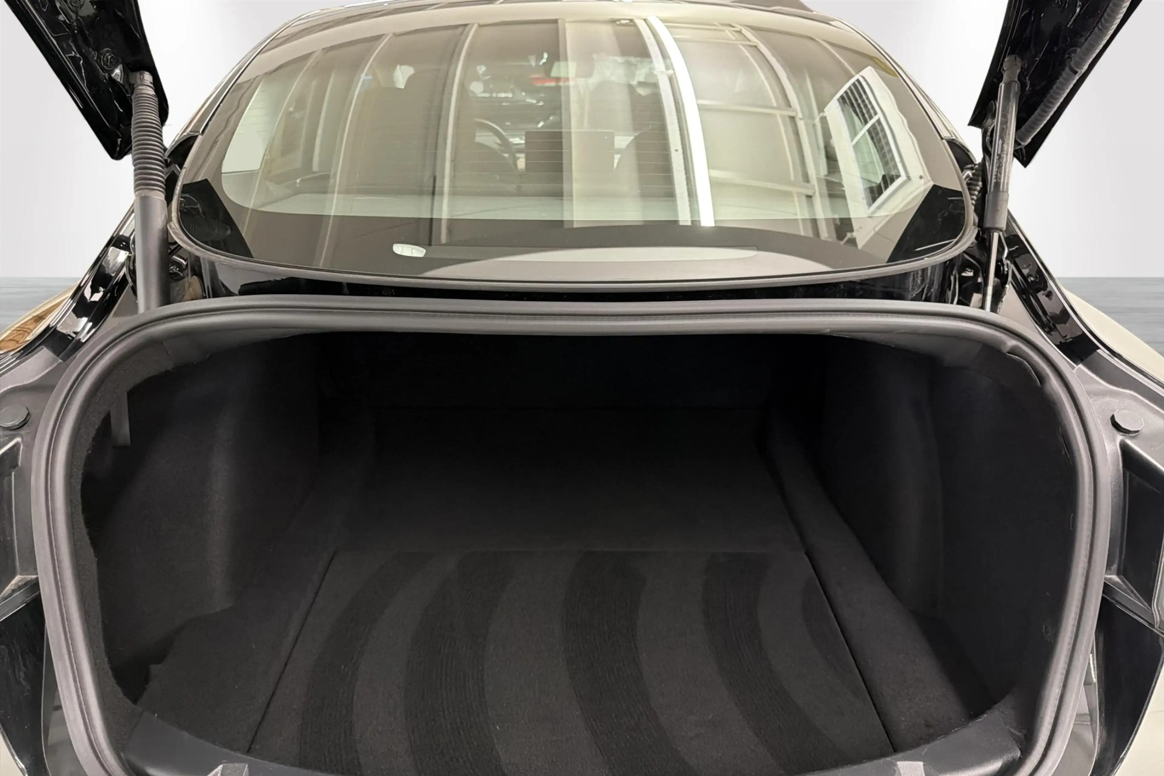 Tesla Model 3 Standard RWD Plus — photo 10