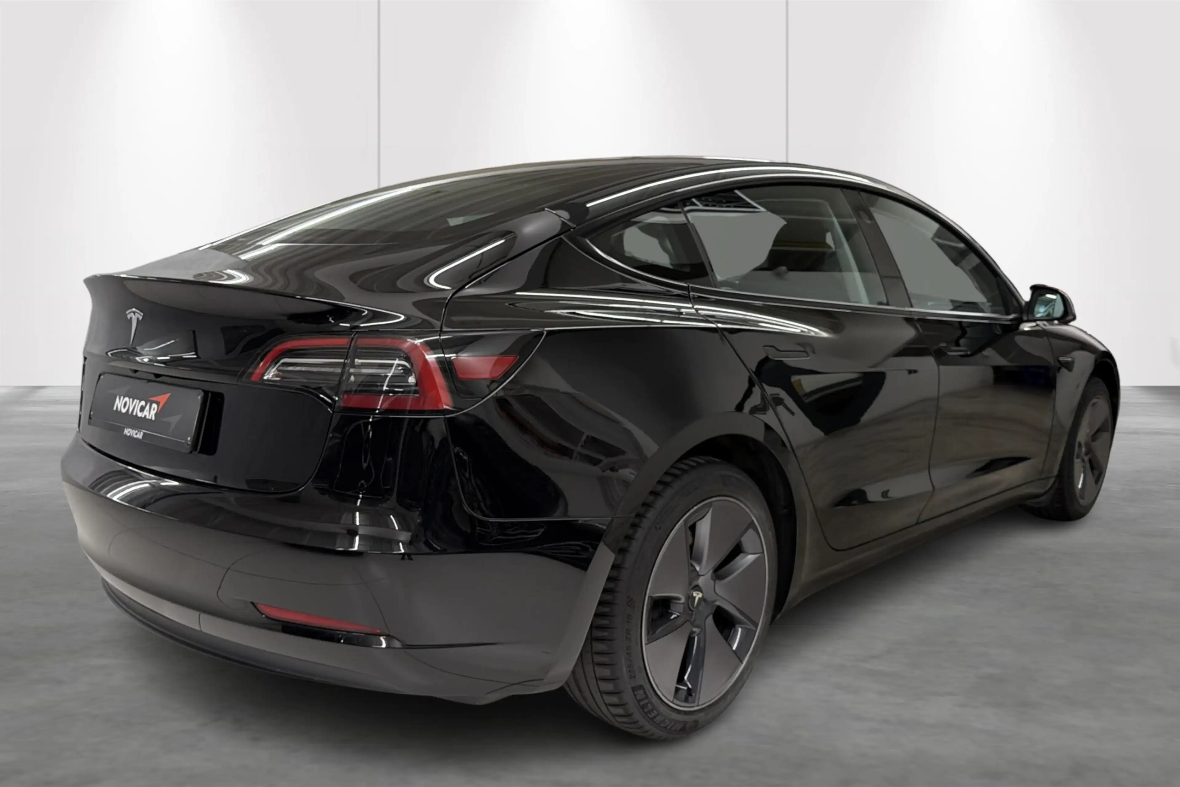 Tesla Model 3 Standard RWD Plus — photo 2
