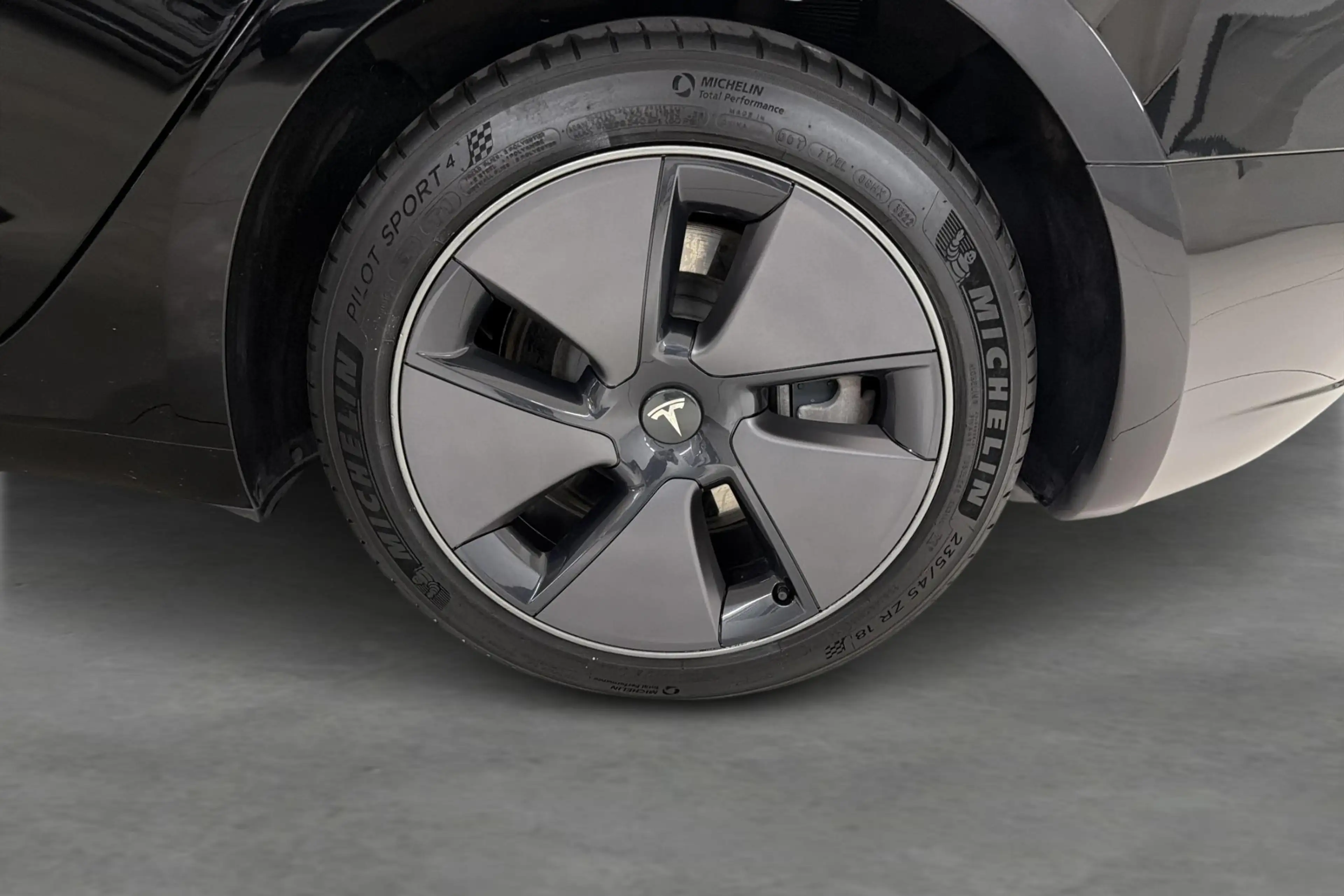 Tesla Model 3 Standard RWD Plus — photo 8
