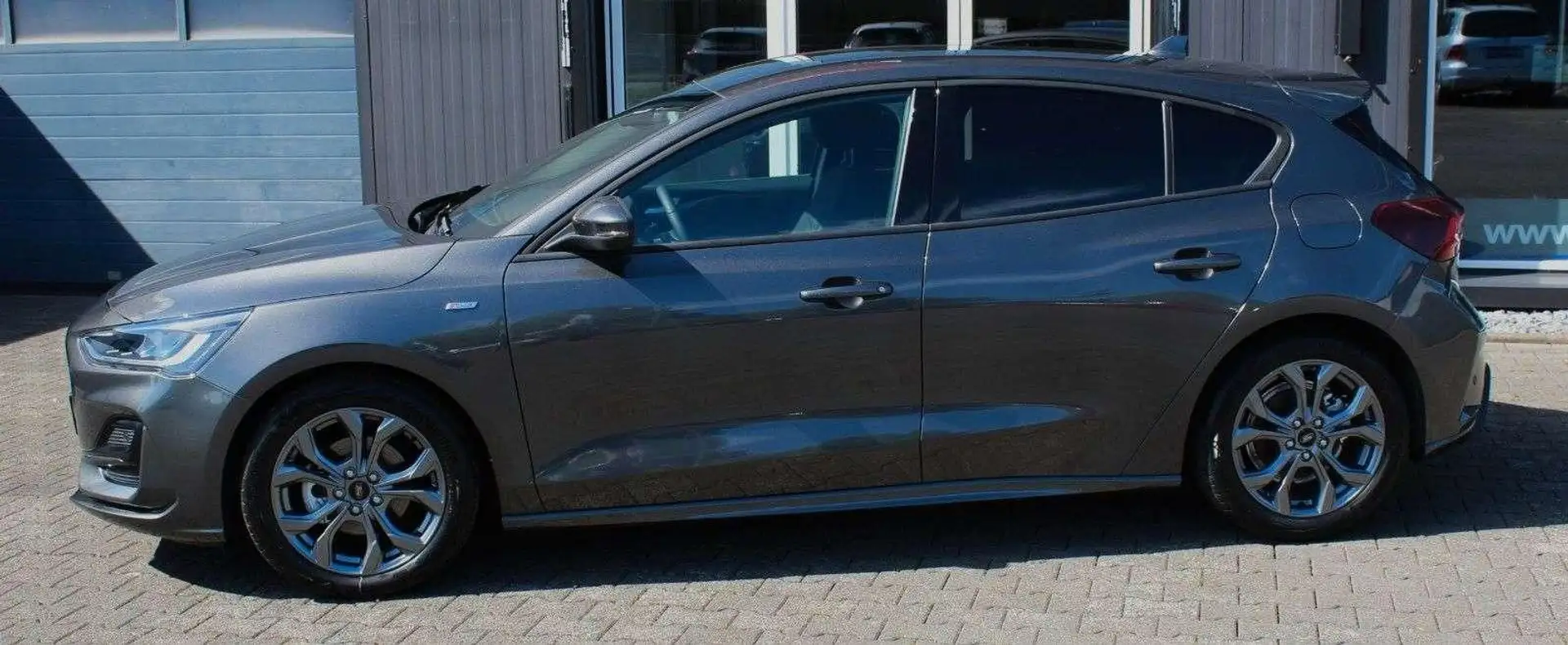 Ford Focus Lim. ST-Line Grau - 2