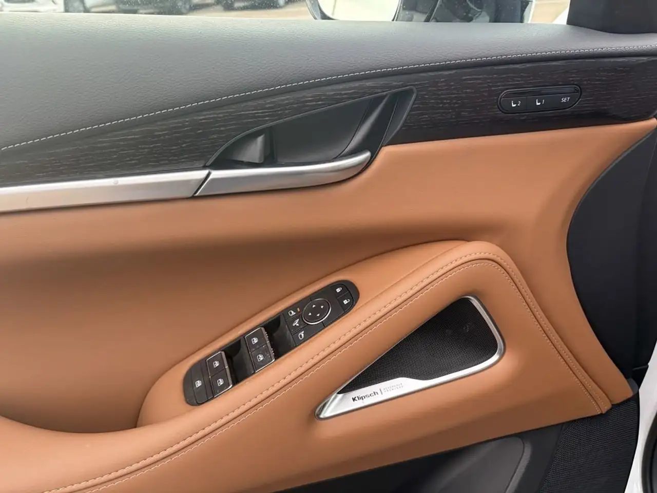 Infiniti QX60 снимка Infiniti QX60