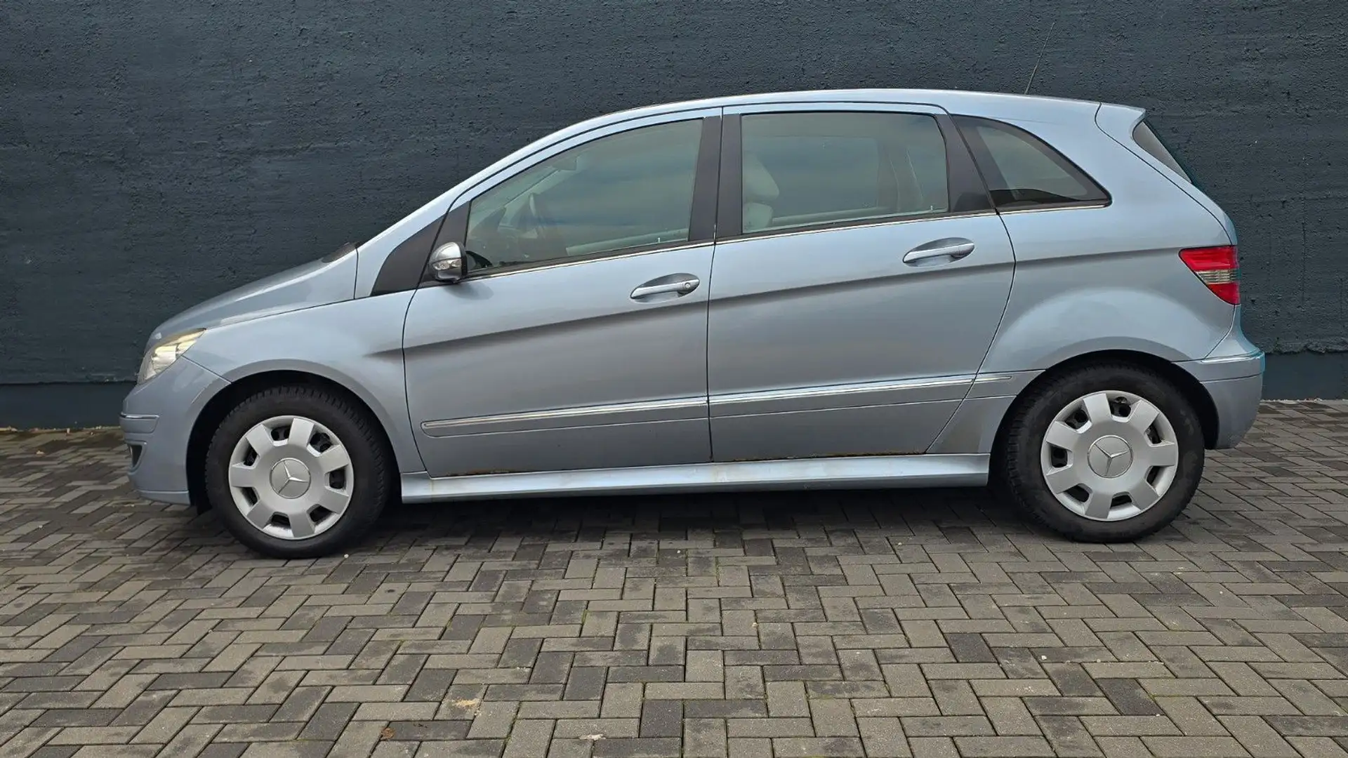 Mercedes-Benz B 200 Blau - 2