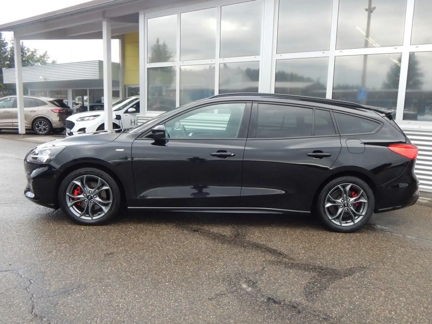 Ford Focus Turnier 1.0 EcoBoost Start-Stopp-System Aut. ST-LI Schwarz - 2