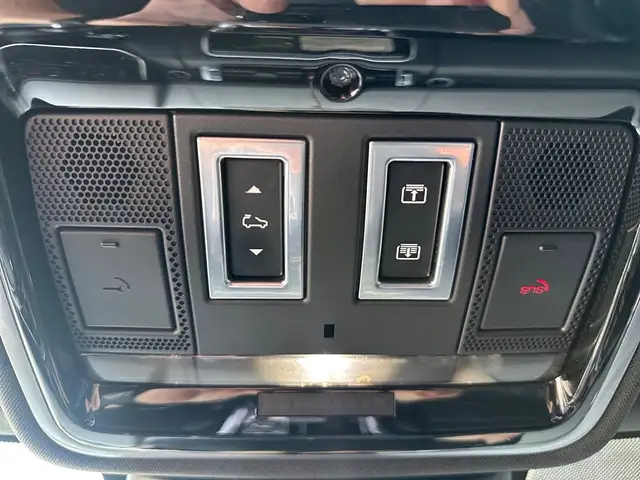 Land Rover Range Rover Sport view 15