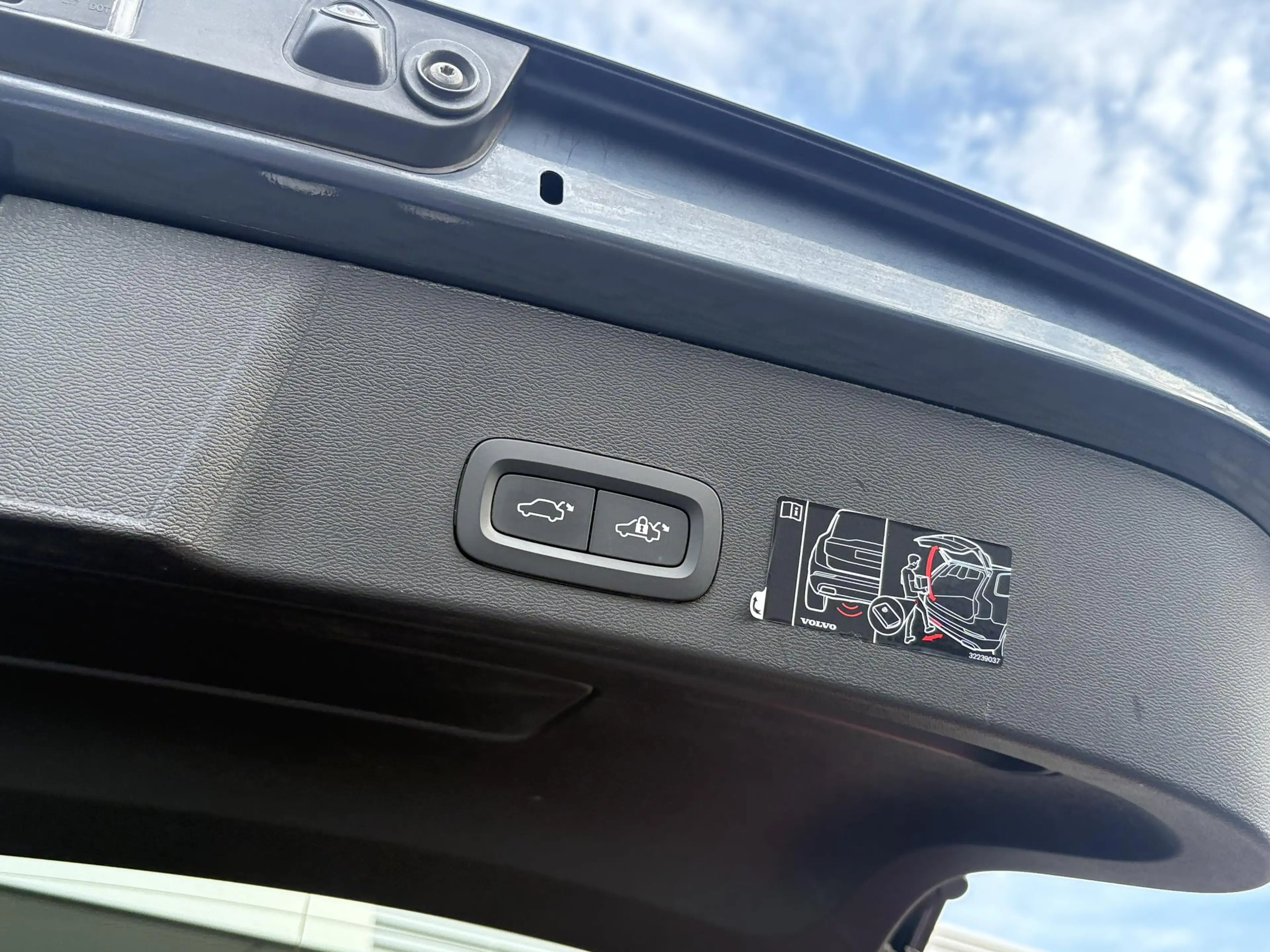 Volvo XC40 1.5 T4 Recharge R-Design 211 PK | Stoelverwarming — photo 11