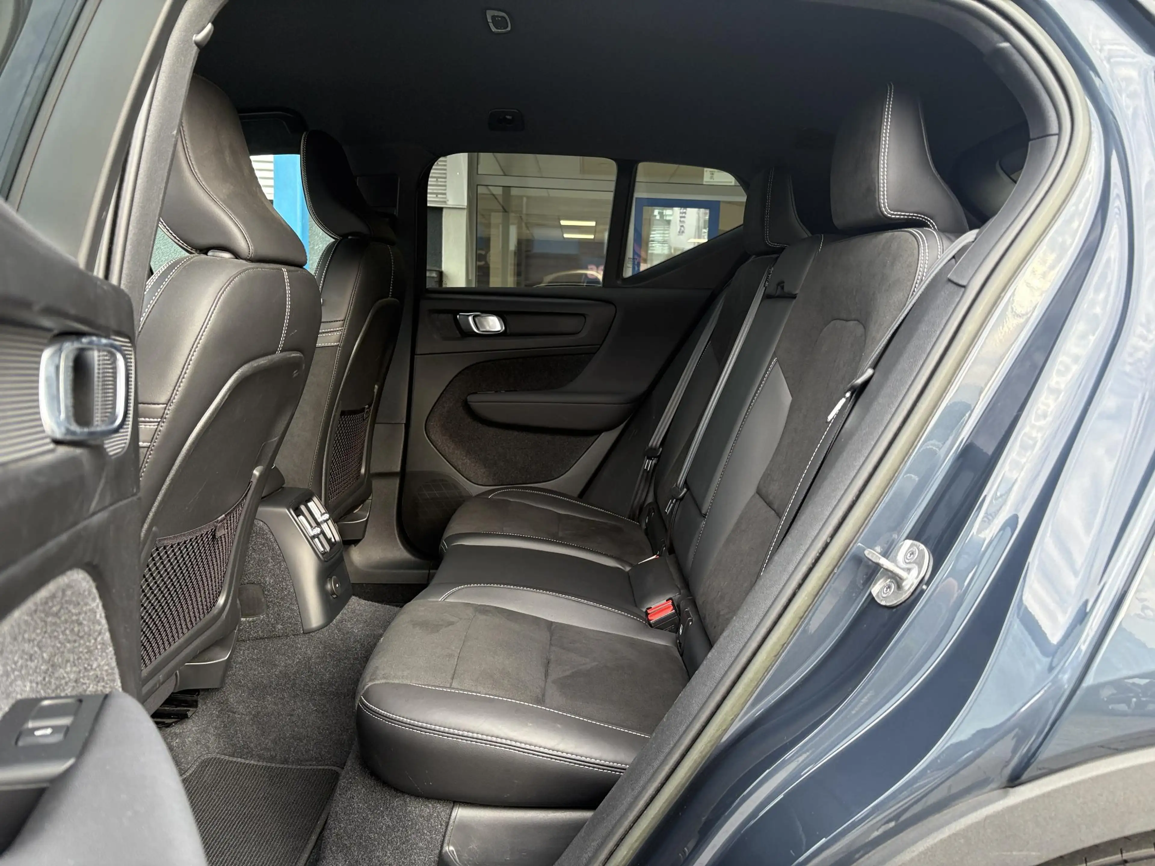 Volvo XC40 1.5 T4 Recharge R-Design 211 PK | Stoelverwarming — photo 15