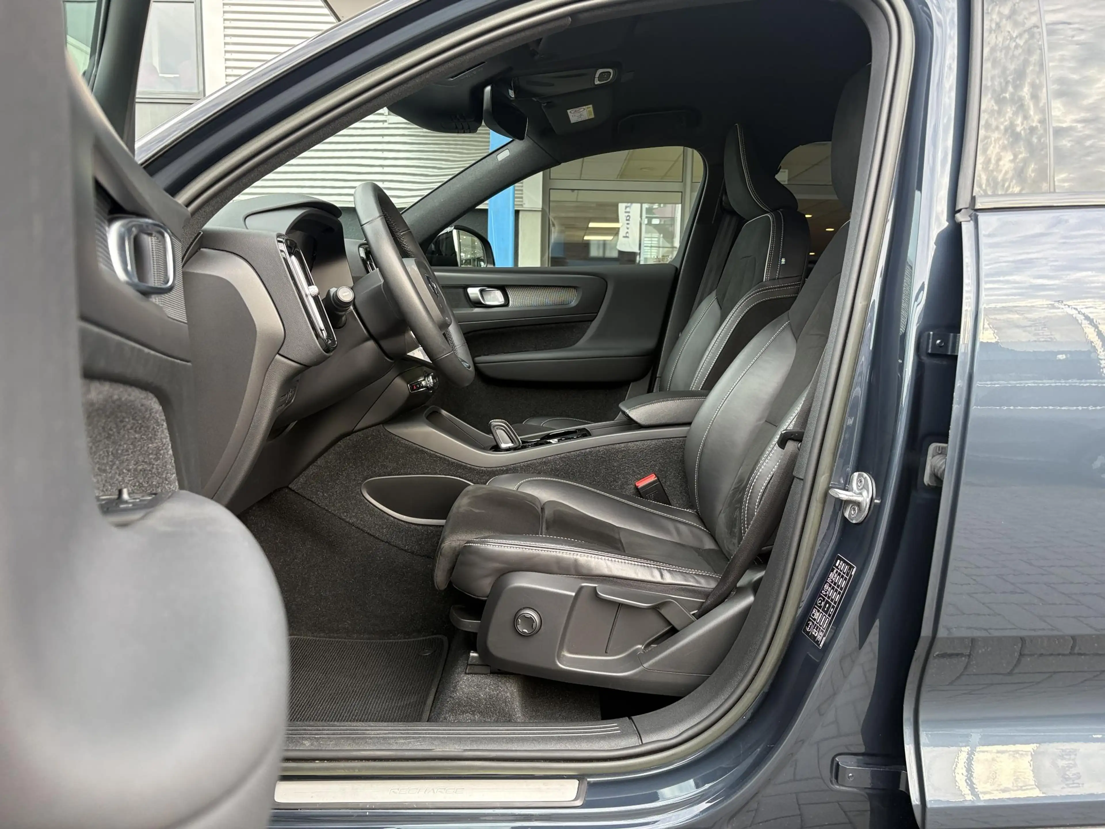 Volvo XC40 1.5 T4 Recharge R-Design 211 PK | Stoelverwarming — photo 14