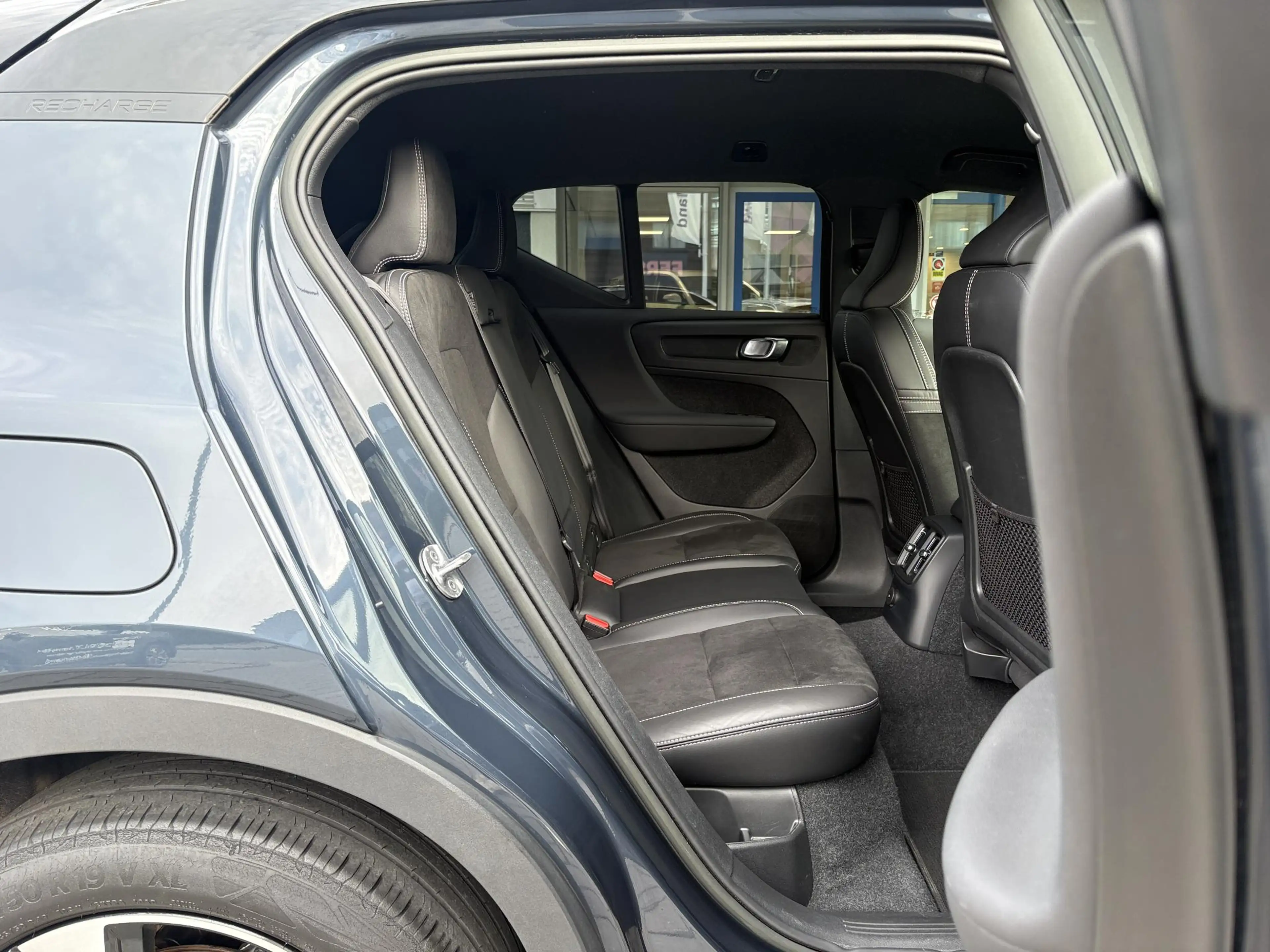 Volvo XC40 1.5 T4 Recharge R-Design 211 PK | Stoelverwarming — photo 6