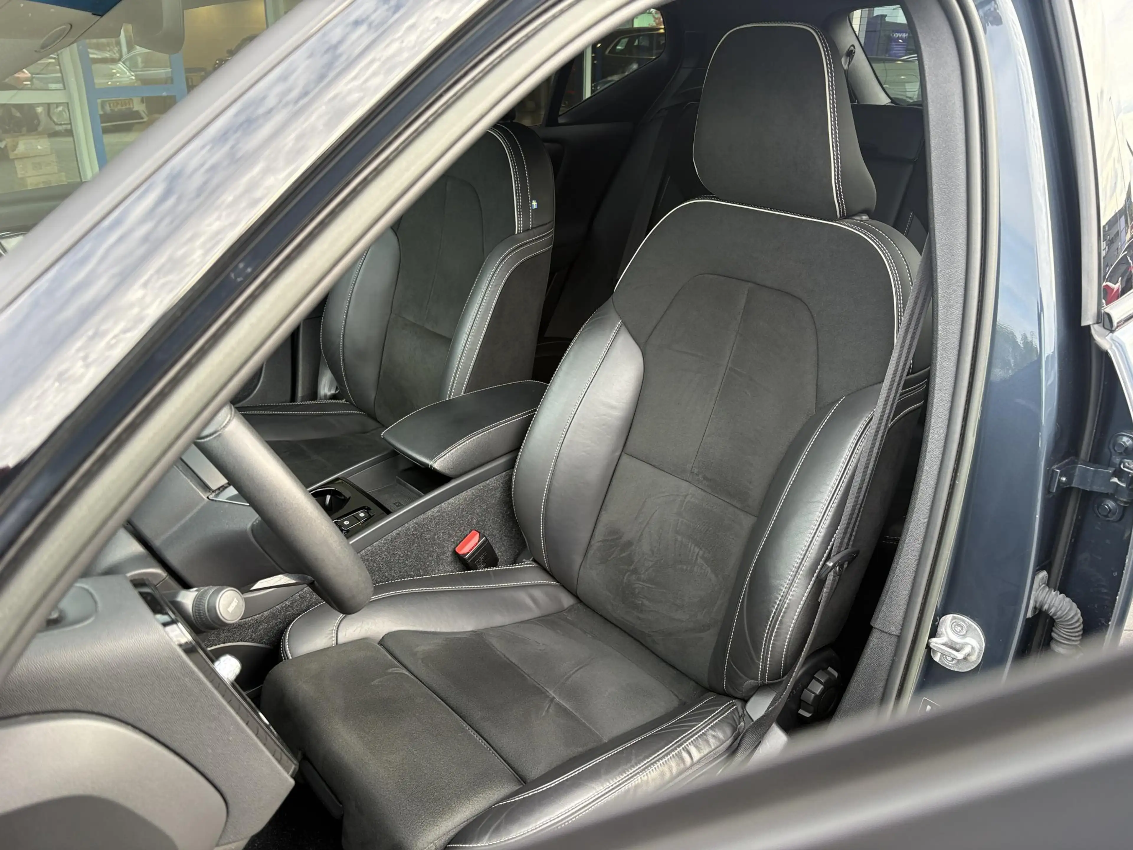Volvo XC40 1.5 T4 Recharge R-Design 211 PK | Stoelverwarming — photo 13