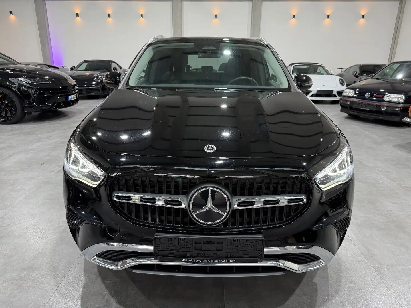 Mercedes-Benz GLA 180 *Led*AHK*Kamera*Service, HU Neu*Tempomat* Schwarz - 2