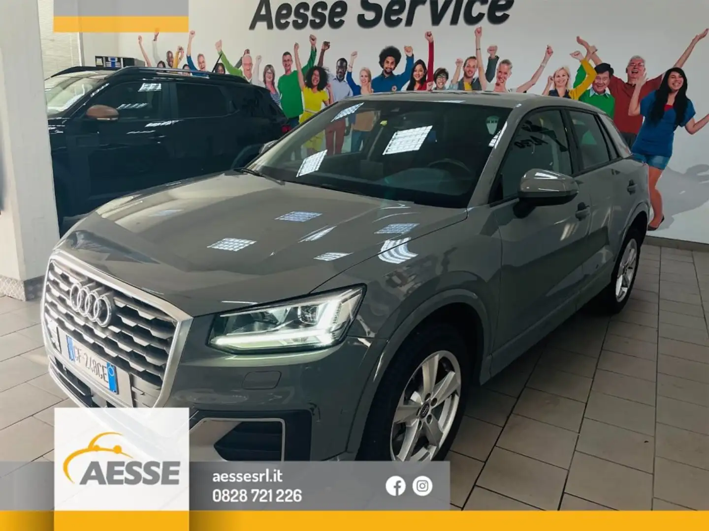 Audi Q2 30 TDI S tronic Identity Black Grau - 1
