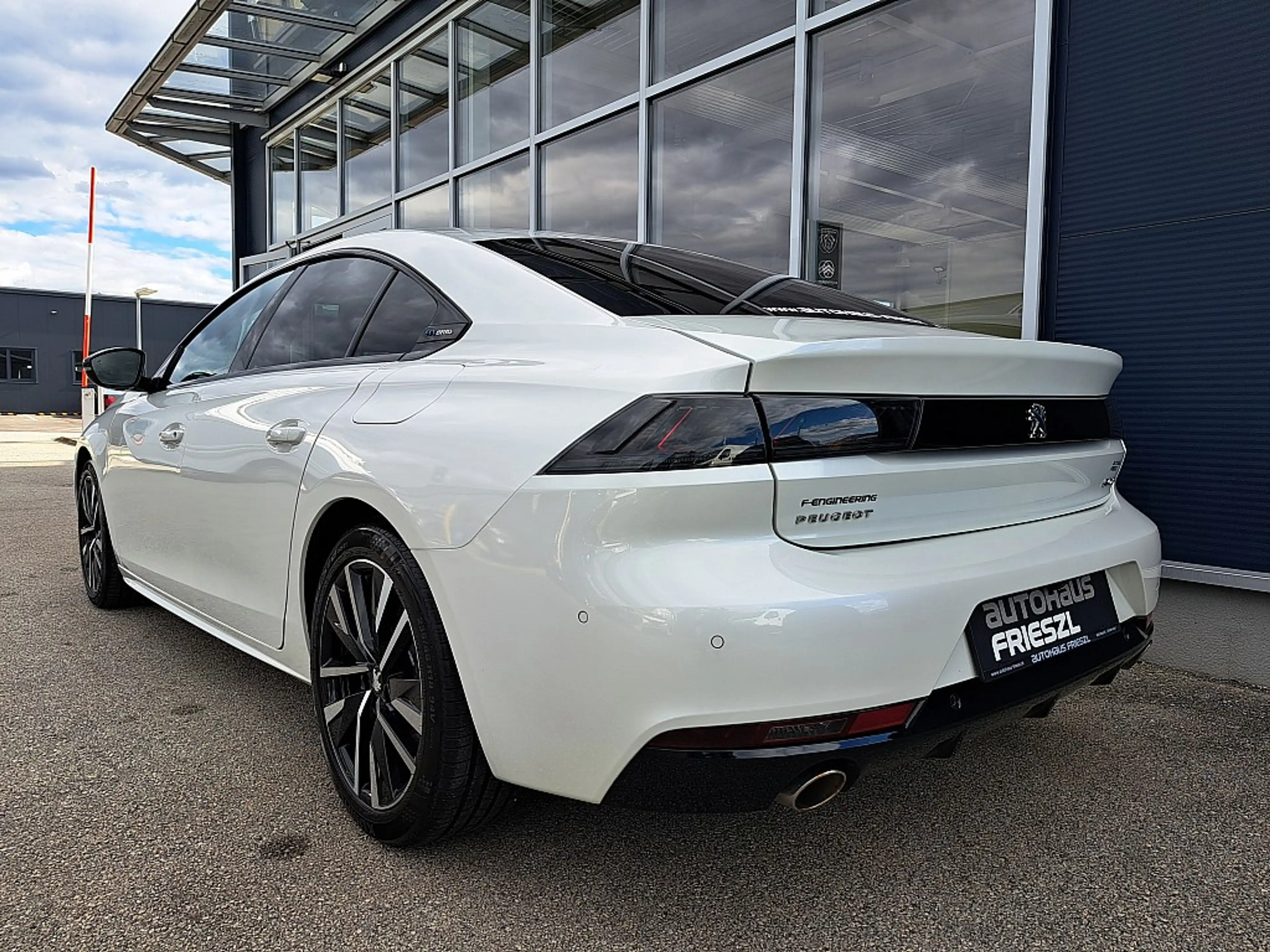 Peugeot 508 Hybrid 225 PHEV e-EAT8 GT Aut. — photo 5