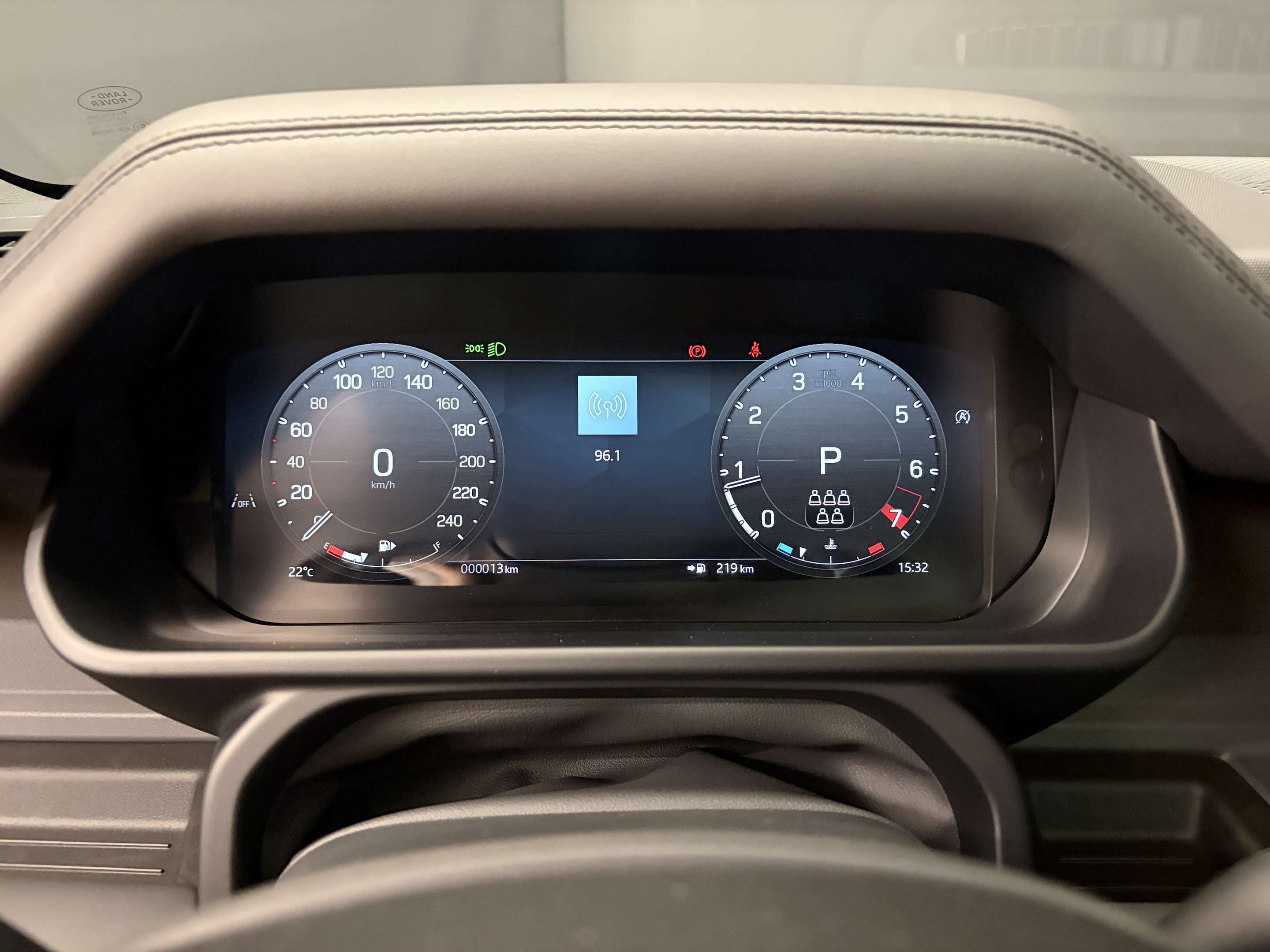 2026 Land Rover Defender X-Dynamic SE thumb 16