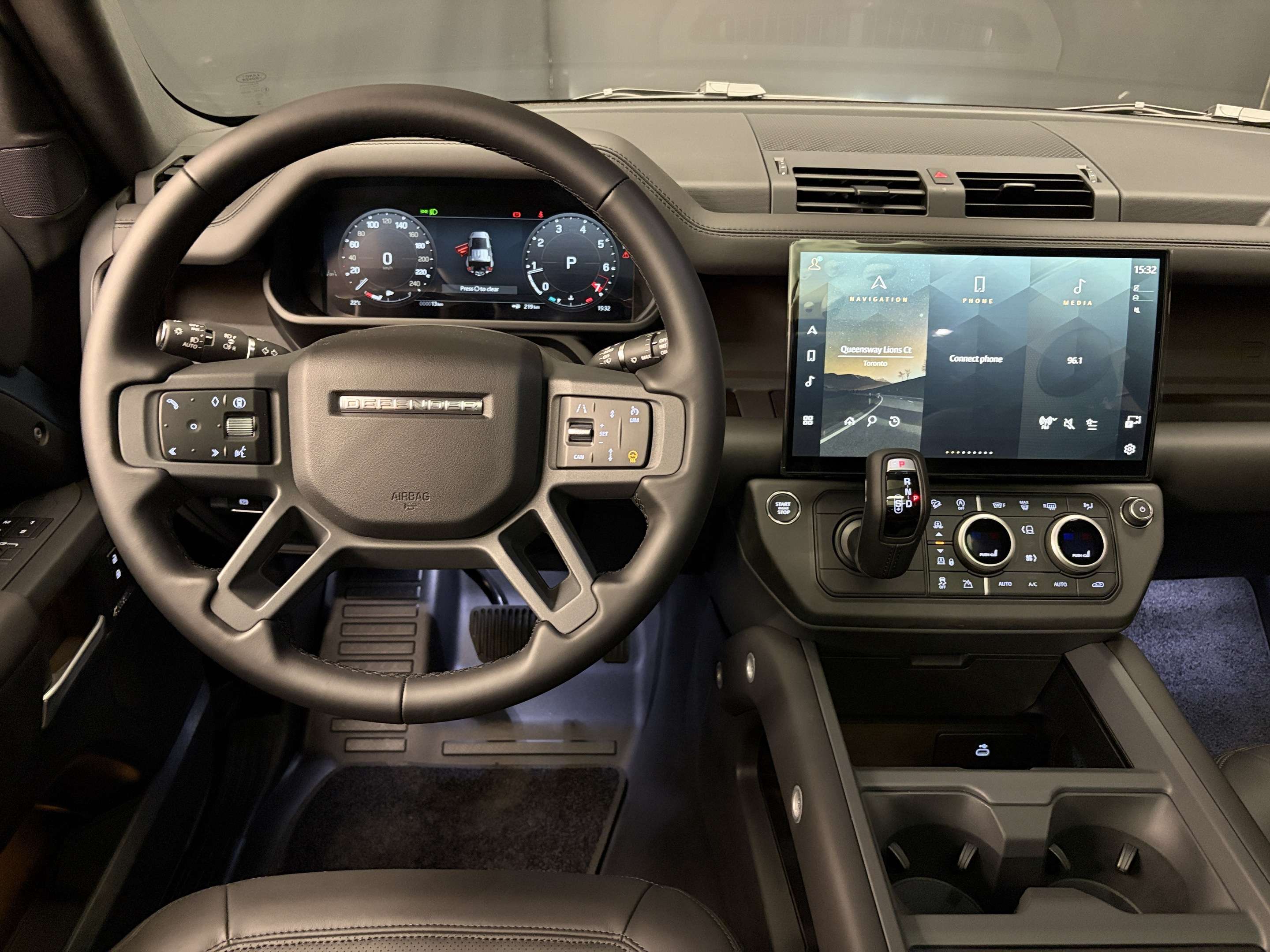 2026 Land Rover Defender X-Dynamic SE thumb 13