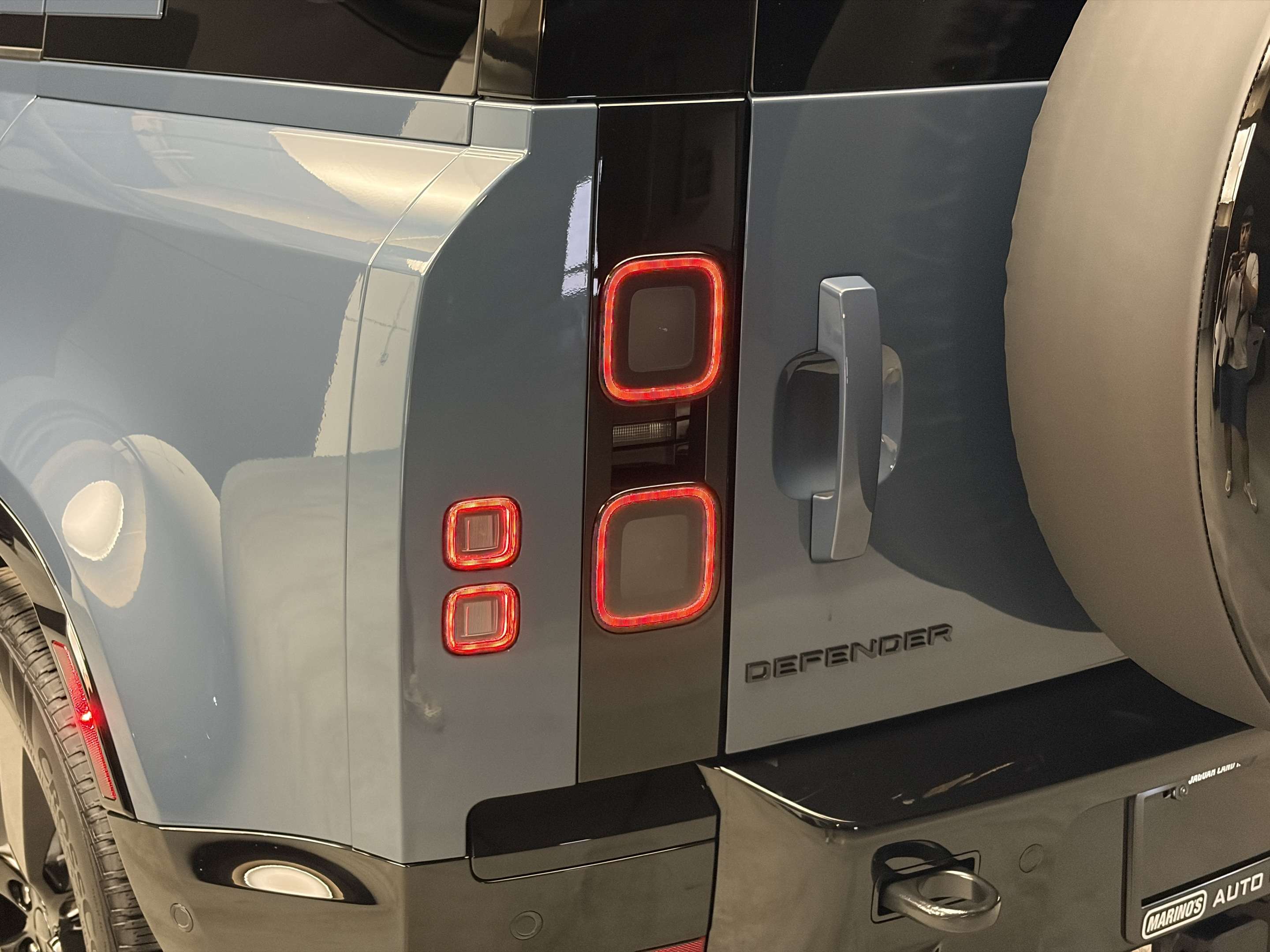 2026 Land Rover Defender X-Dynamic SE thumb 7
