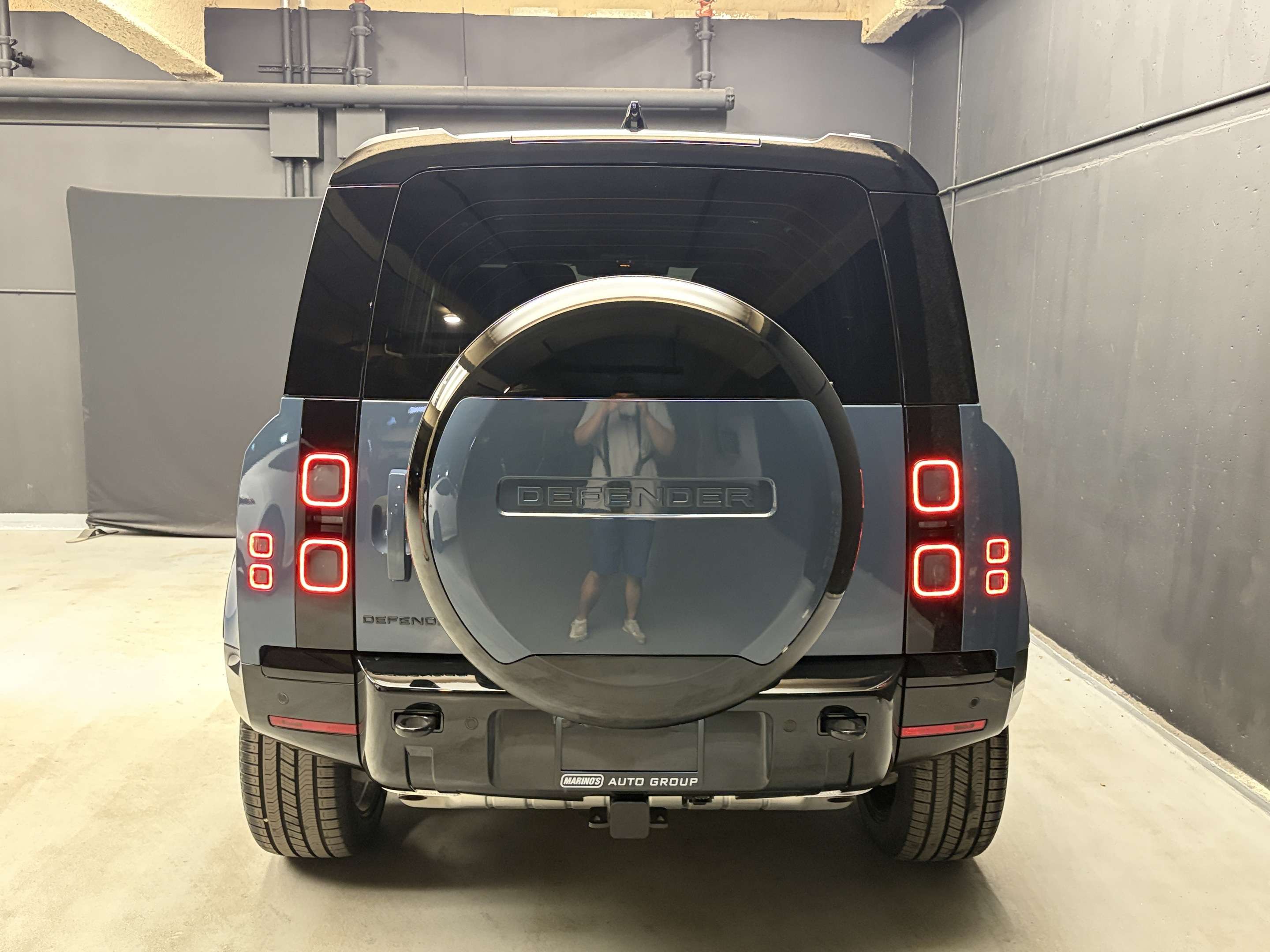 2026 Land Rover Defender X-Dynamic SE thumb 6