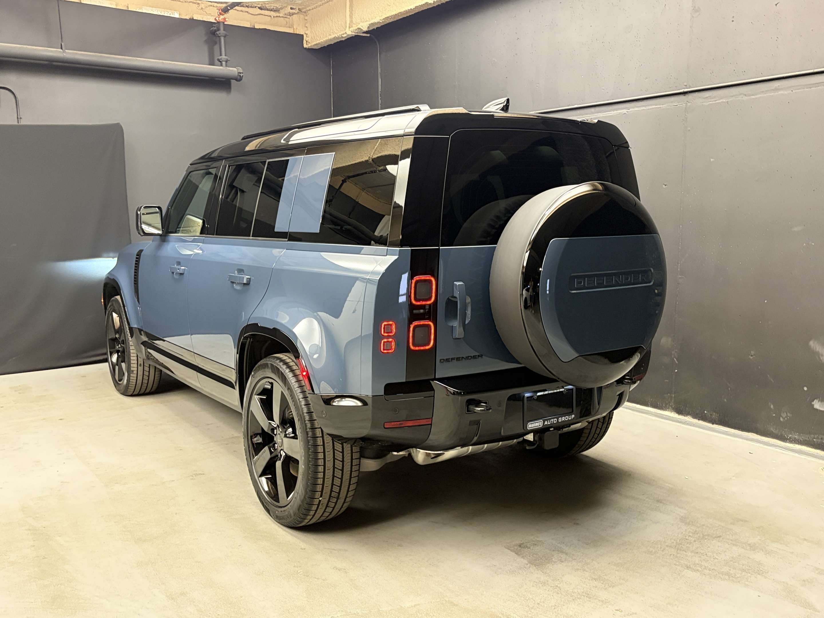 2026 Land Rover Defender X-Dynamic SE alt 5