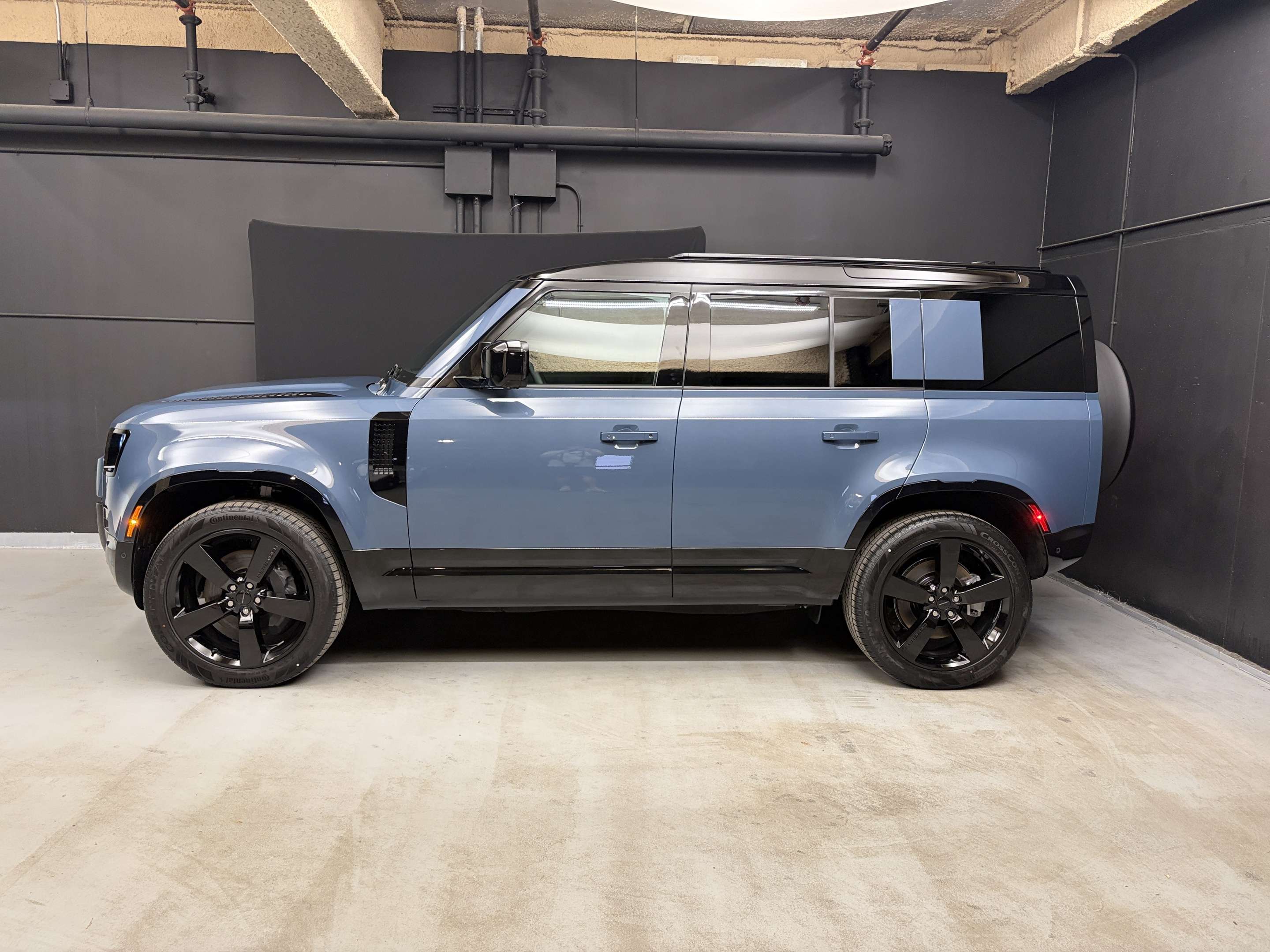 2026 Land Rover Defender X-Dynamic SE alt 3