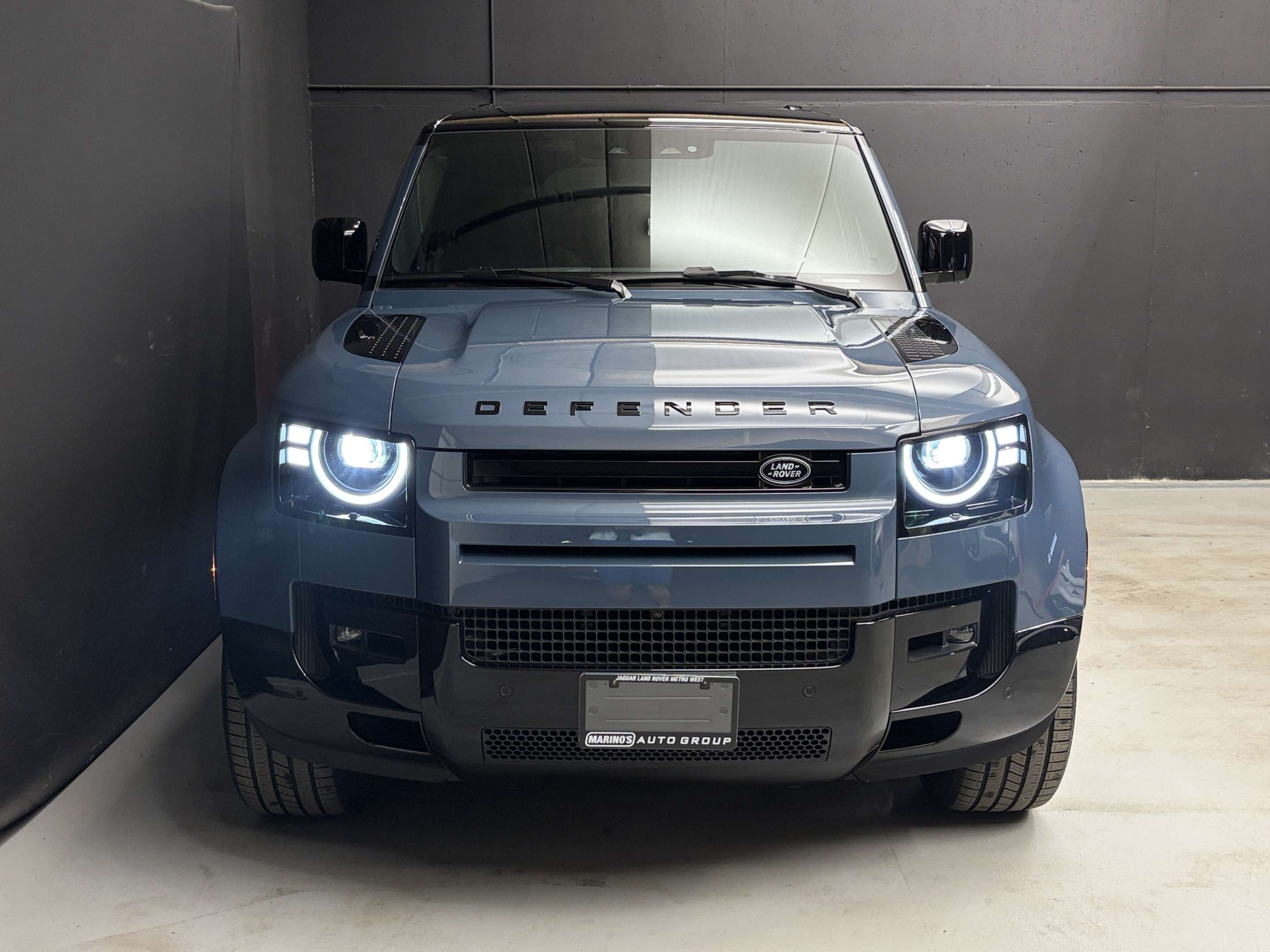 2026 Land Rover Defender X-Dynamic SE alt 2