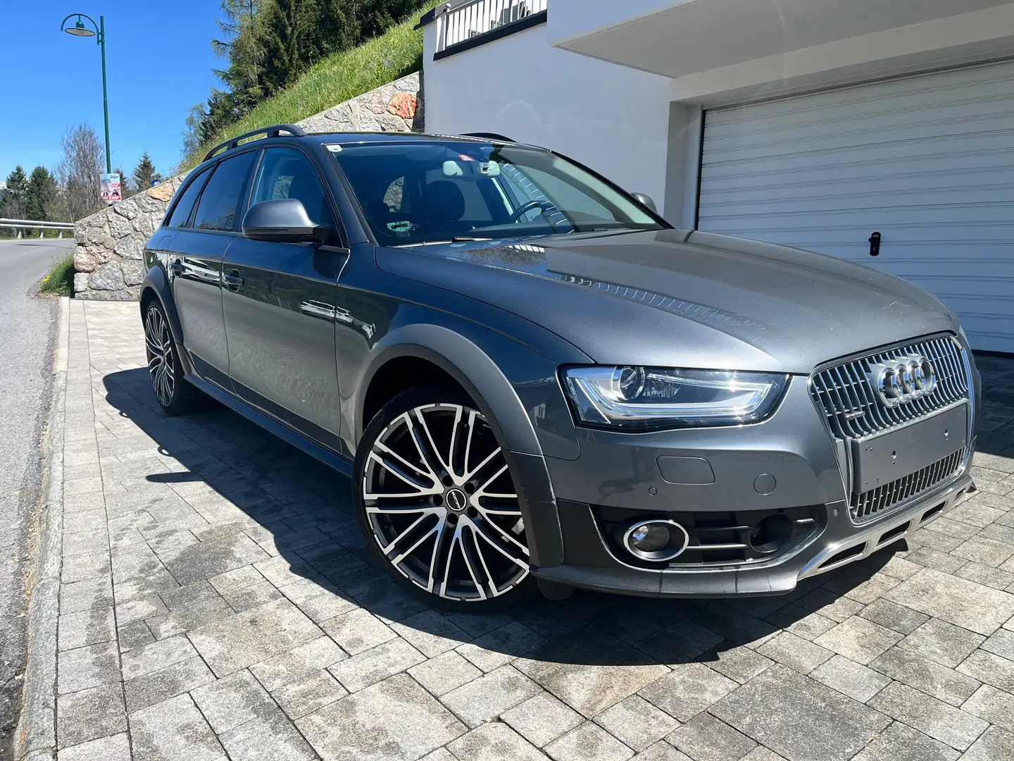 Audi A4 allroad A4 Allroad 2,0 TDI quattro S-tronic Grau - 1