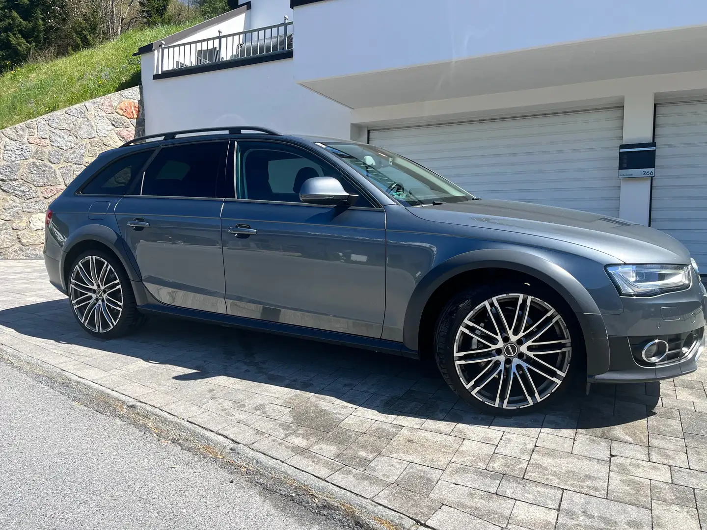 Audi A4 allroad A4 Allroad 2,0 TDI quattro S-tronic Grau - 2