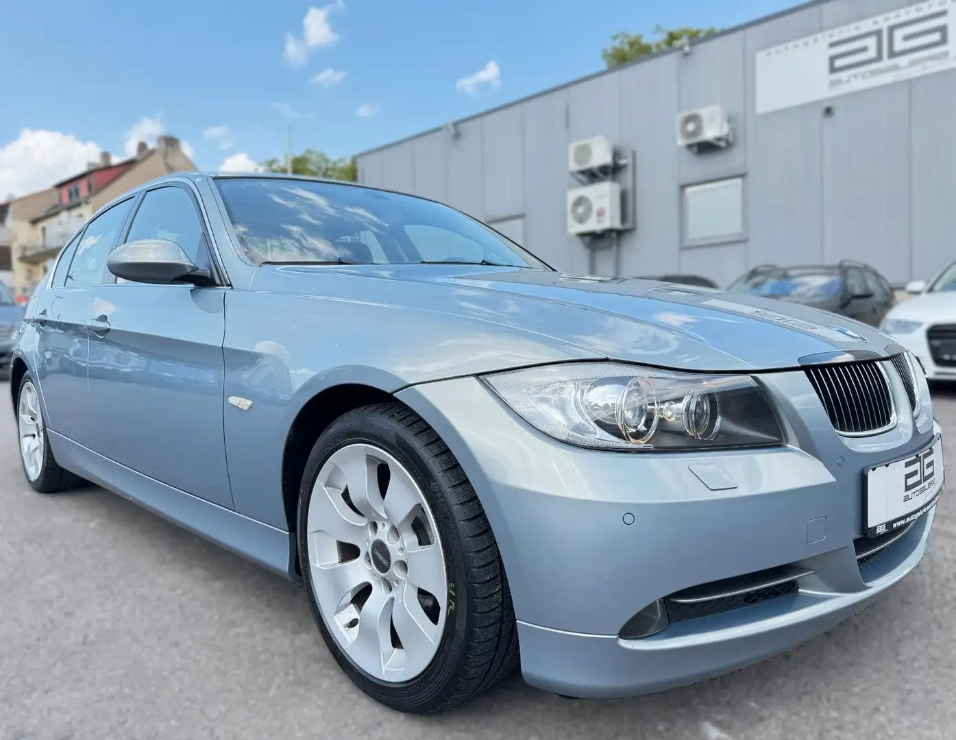 BMW 330 i Limousine *Leder/Navi/Xenon/LED/17"Alus* Gris - 1