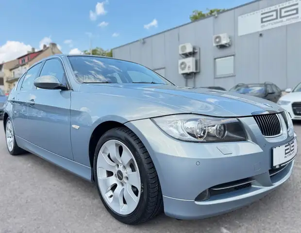 BMW 330 i Limousine *Leder/Navi/Xenon/LED/17"Alus*