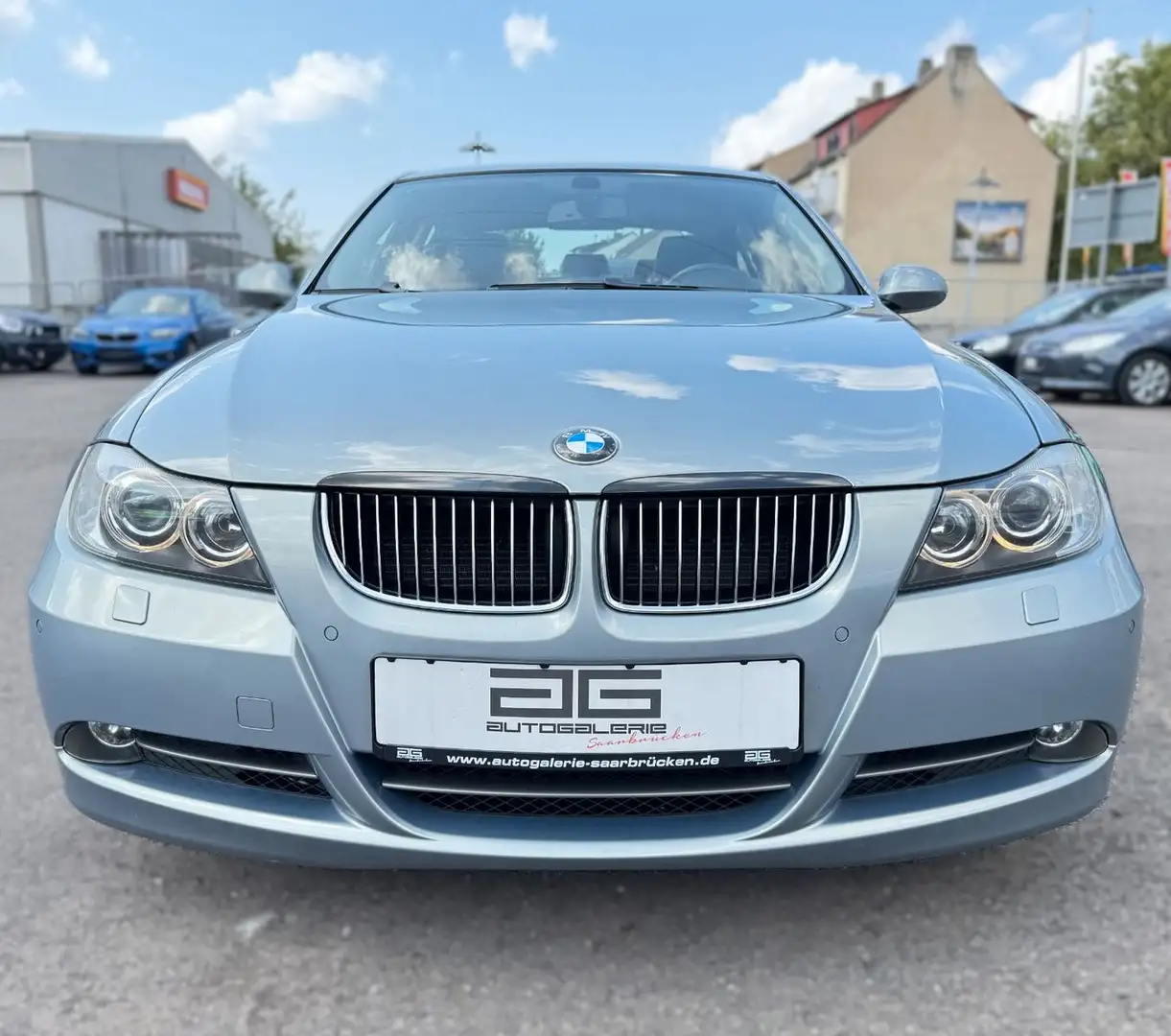 BMW 330 i Limousine *Leder/Navi/Xenon/LED/17"Alus* Gris - 2